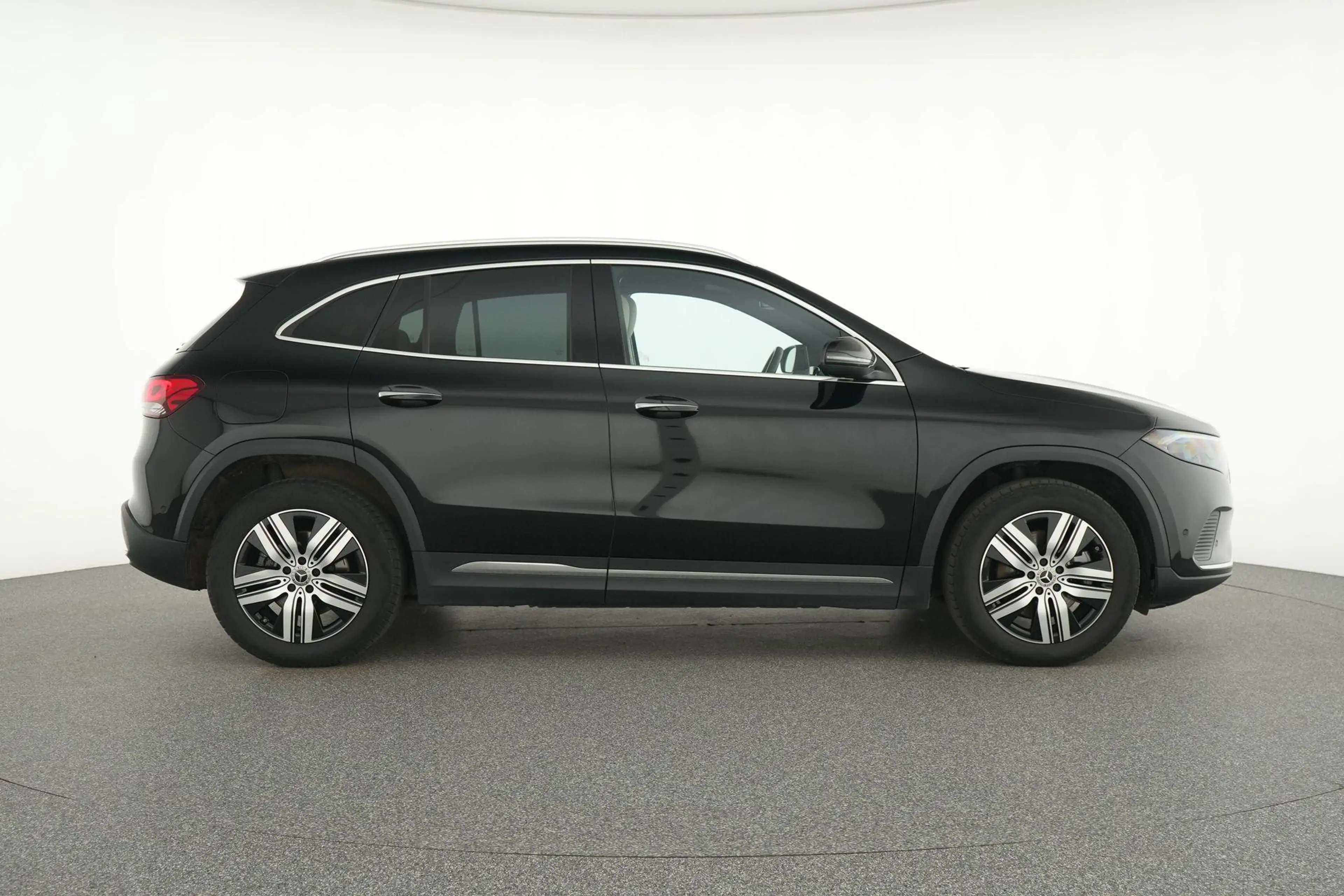 Mercedes-Benz EQA 350 4MATIC Luxury Line EQA 350 4MATIC — photo 9