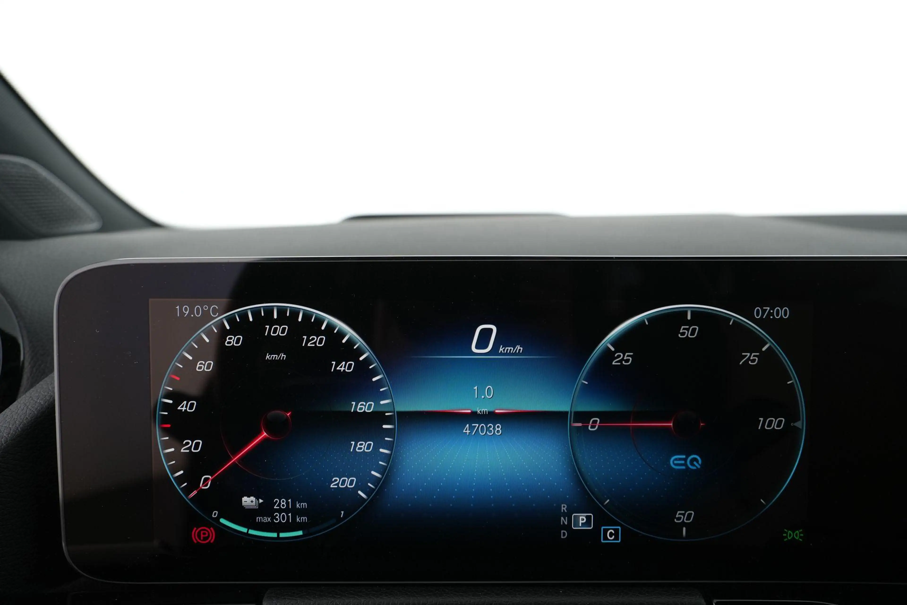 Mercedes-Benz EQA 350 4MATIC Luxury Line EQA 350 4MATIC — photo 14