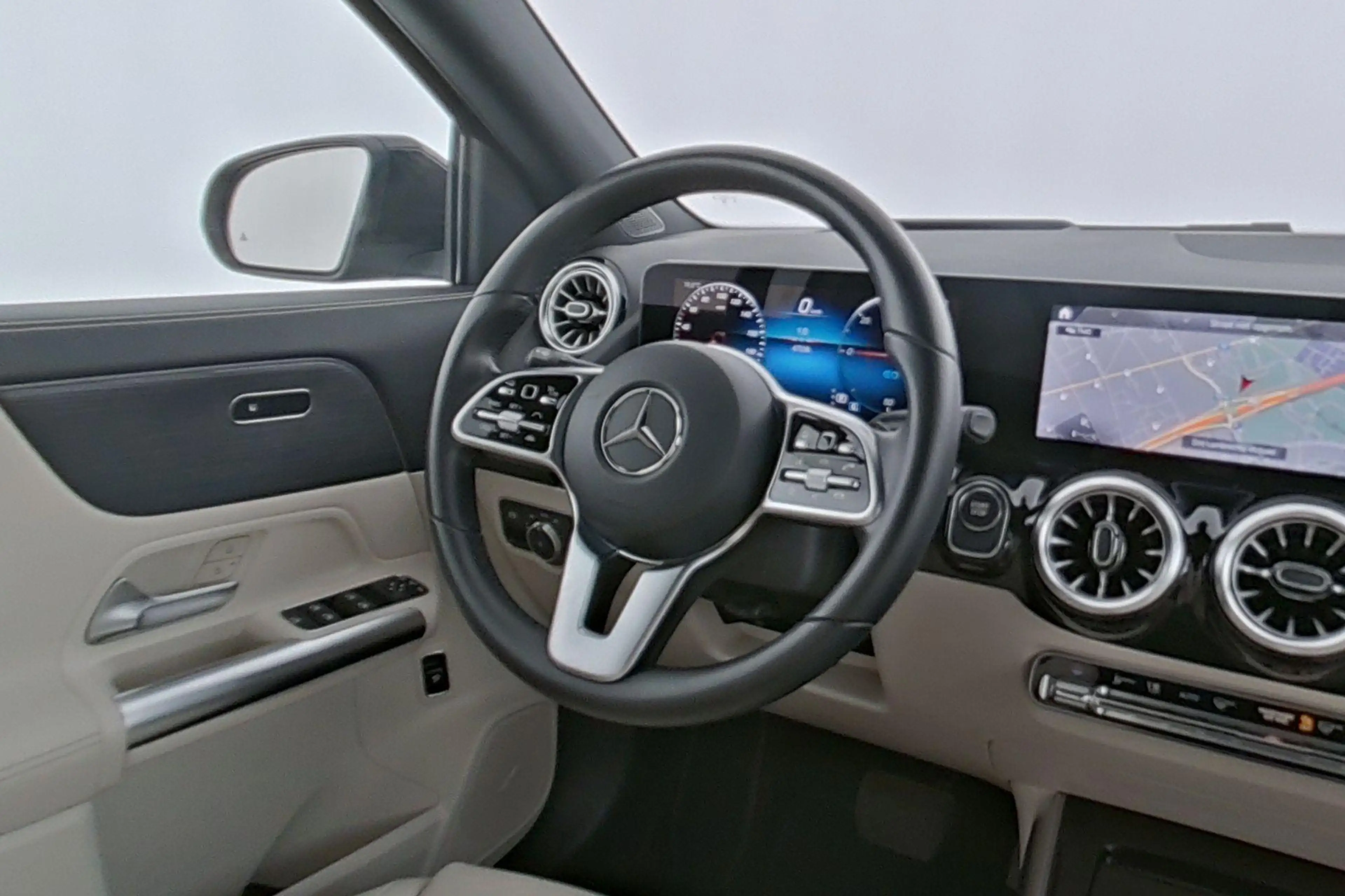 Mercedes-Benz EQA 350 4MATIC Luxury Line EQA 350 4MATIC — photo 13