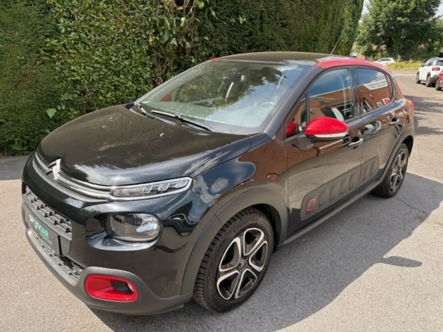 Citroen C3 Pure Tech 110 S&S SHINE Zwart - 1