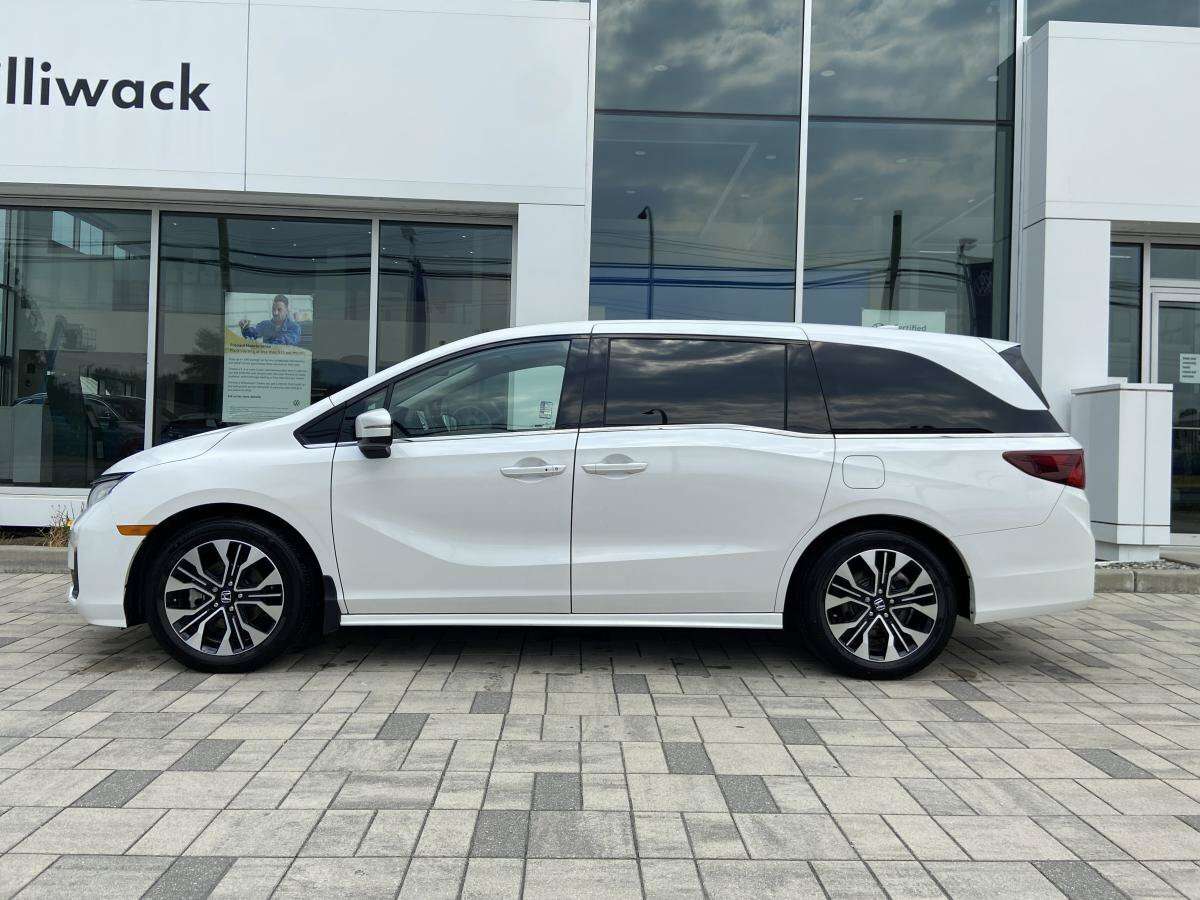 2026 Honda Odyssey Touring — photo 1