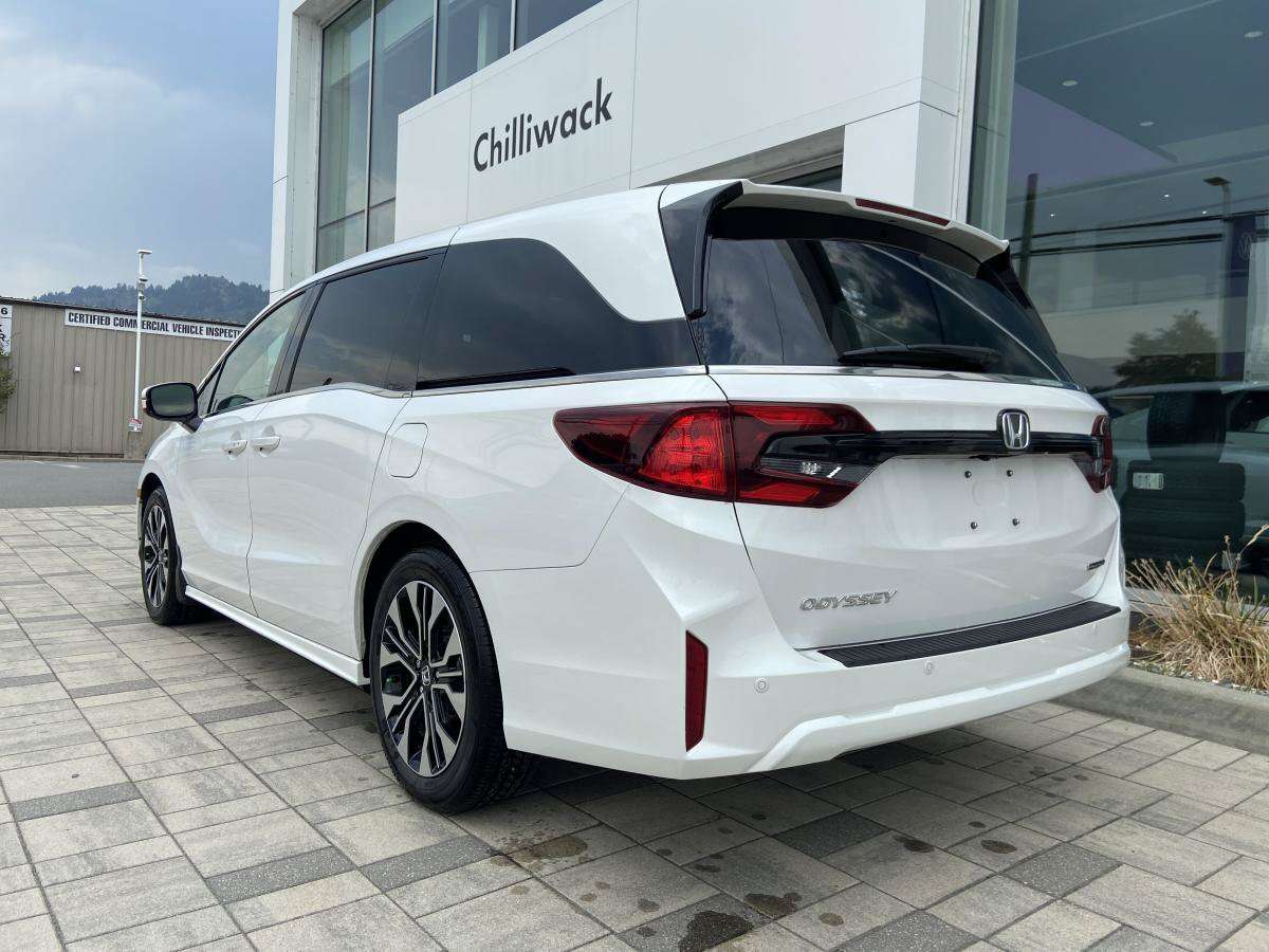 2026 Honda Odyssey Touring — photo 1