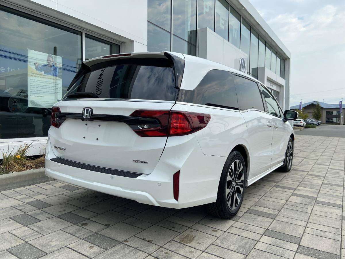 2026 Honda Odyssey Touring — photo 1
