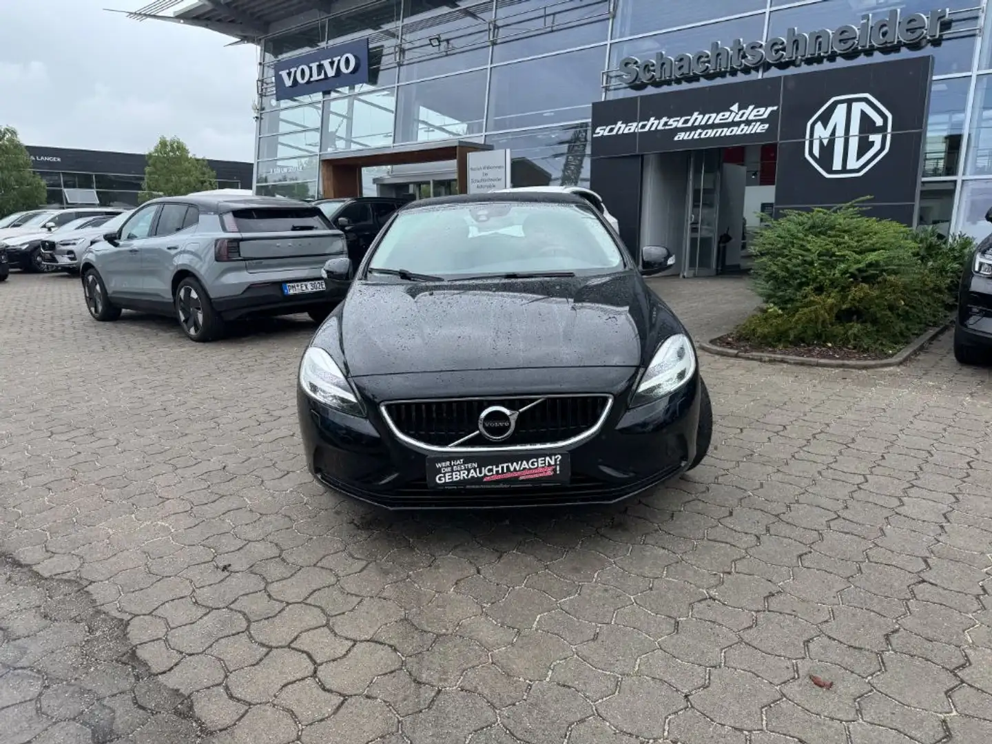 Volvo V40 T2 Kinetic Geartr.+LED+Sitzh.+Navi+Klimaaut Zwart - 2