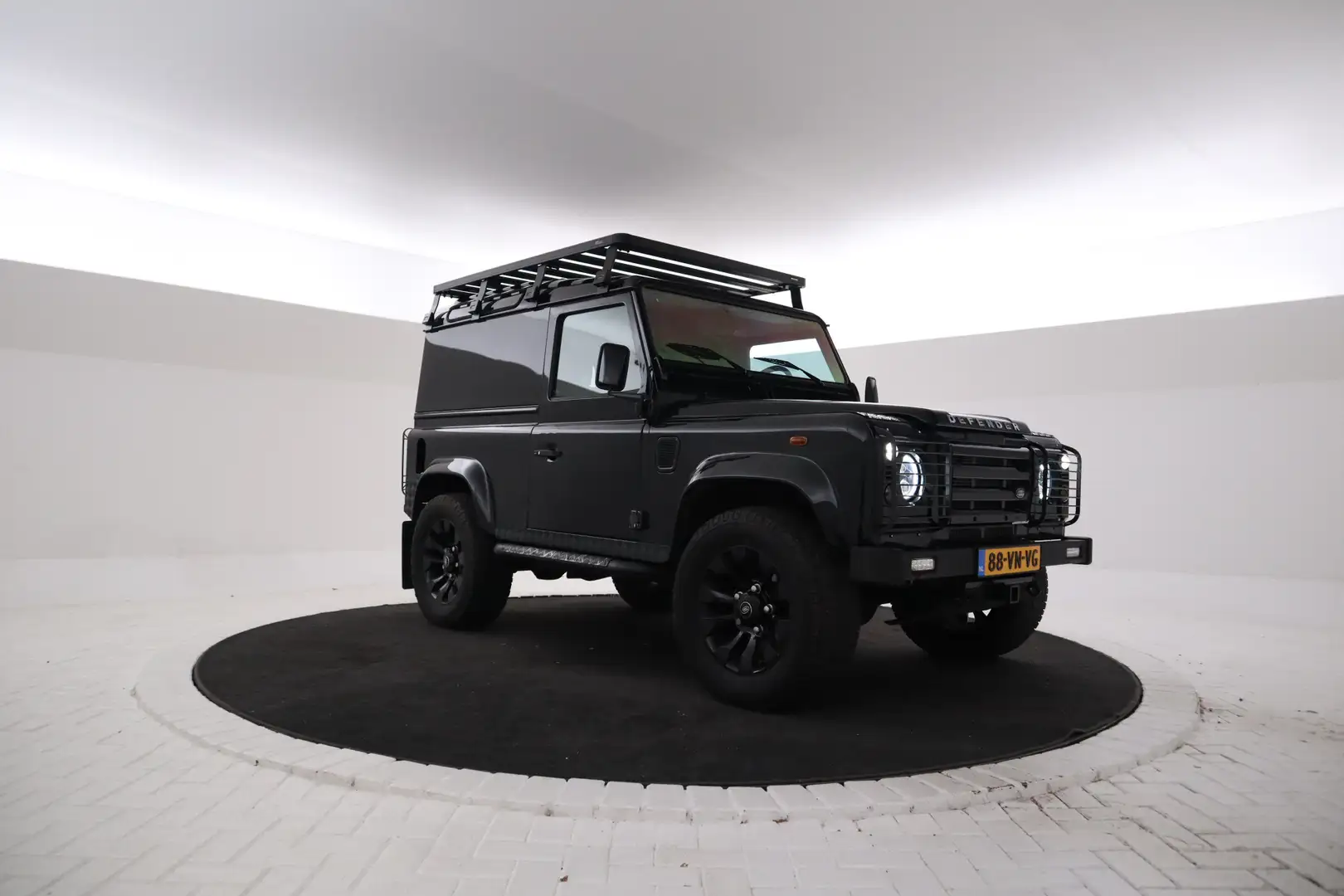 Land Rover Defender 2.5 Td5 90" Hard Top Must See, Imperial, All black Zwart - 2