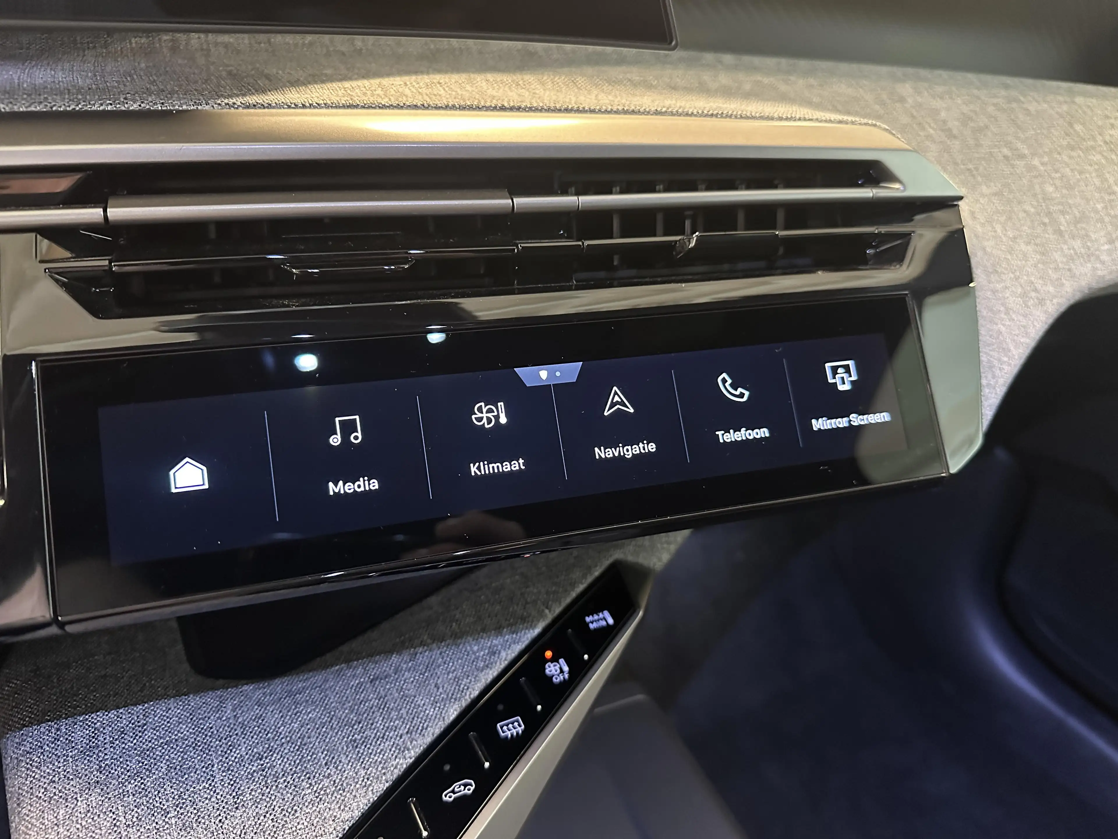 Peugeot 3008 ALLURE 1.2 MILD Hybrid e-DSC6 — photo 15