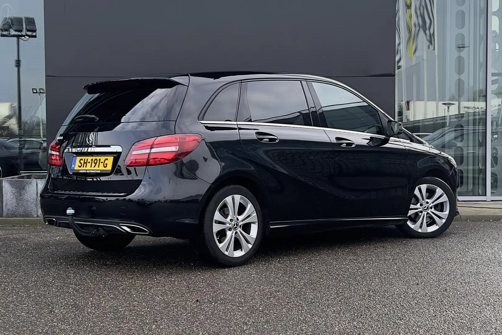 Mercedes-Benz B 180 B Automaat Family Edition | LED | Stoelverwarming Negro - 2