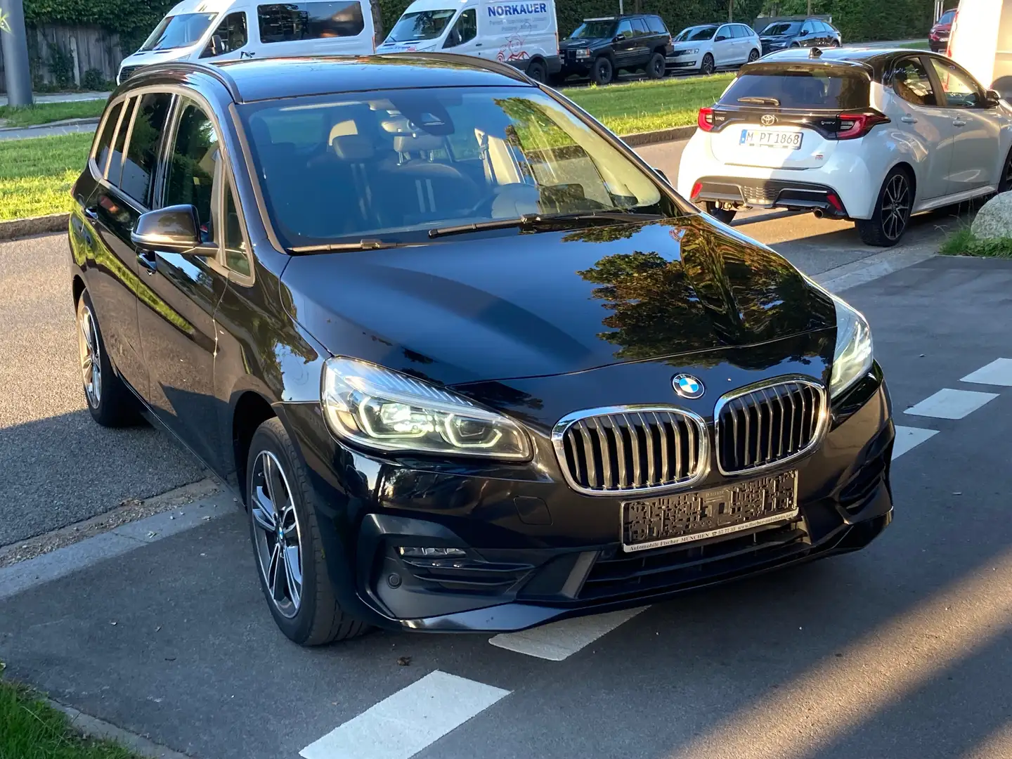 BMW 218 dGranTour Sport+Aut/Navi Plus/Klimaaut/DAB/LED/HUP Schwarz - 1