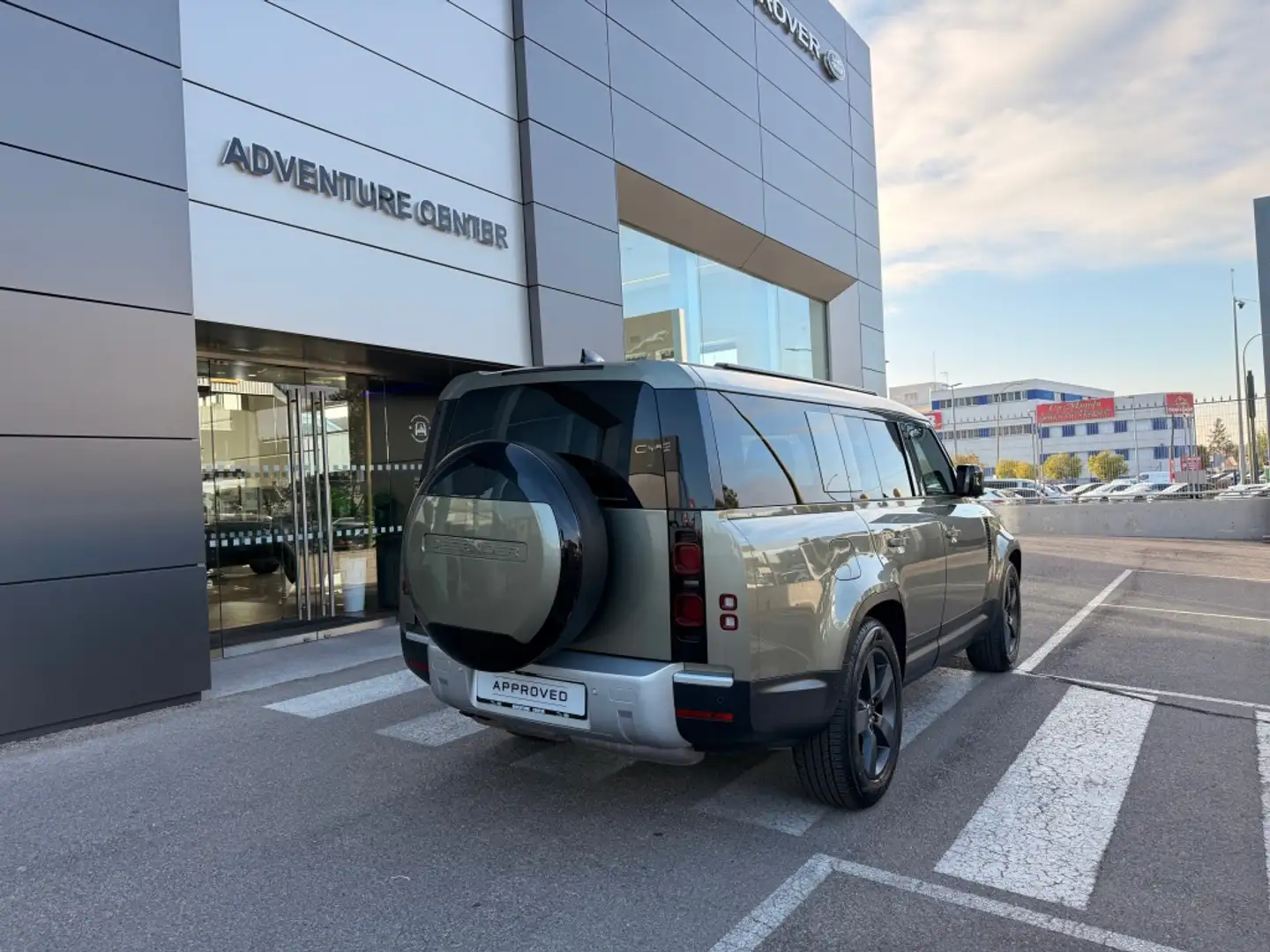 Land Rover Defender 130 3.0D l6 MHEV S AWD Aut. 250 Vert - 2