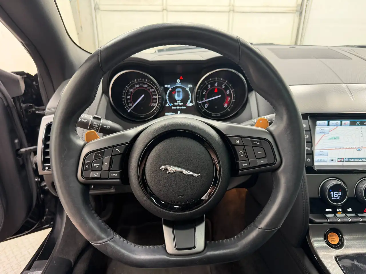 Jaguar F-Type снимка Jaguar F-Type