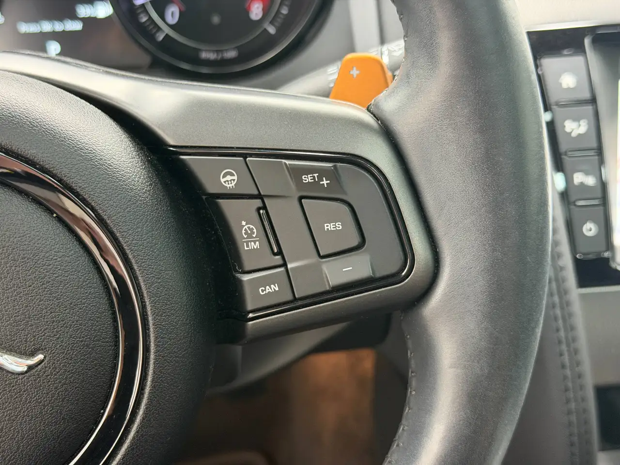 Jaguar F-Type снимка Jaguar F-Type