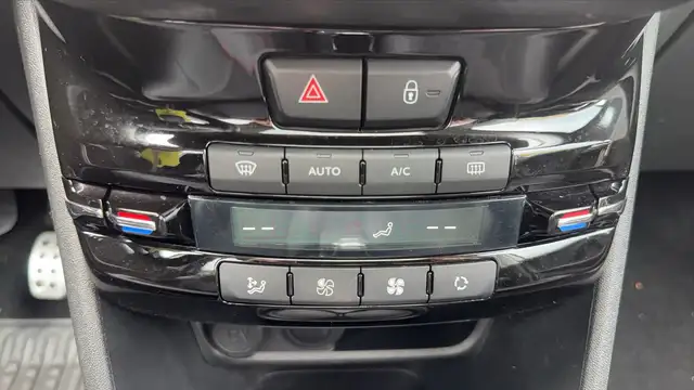 Peugeot 2008 view 13