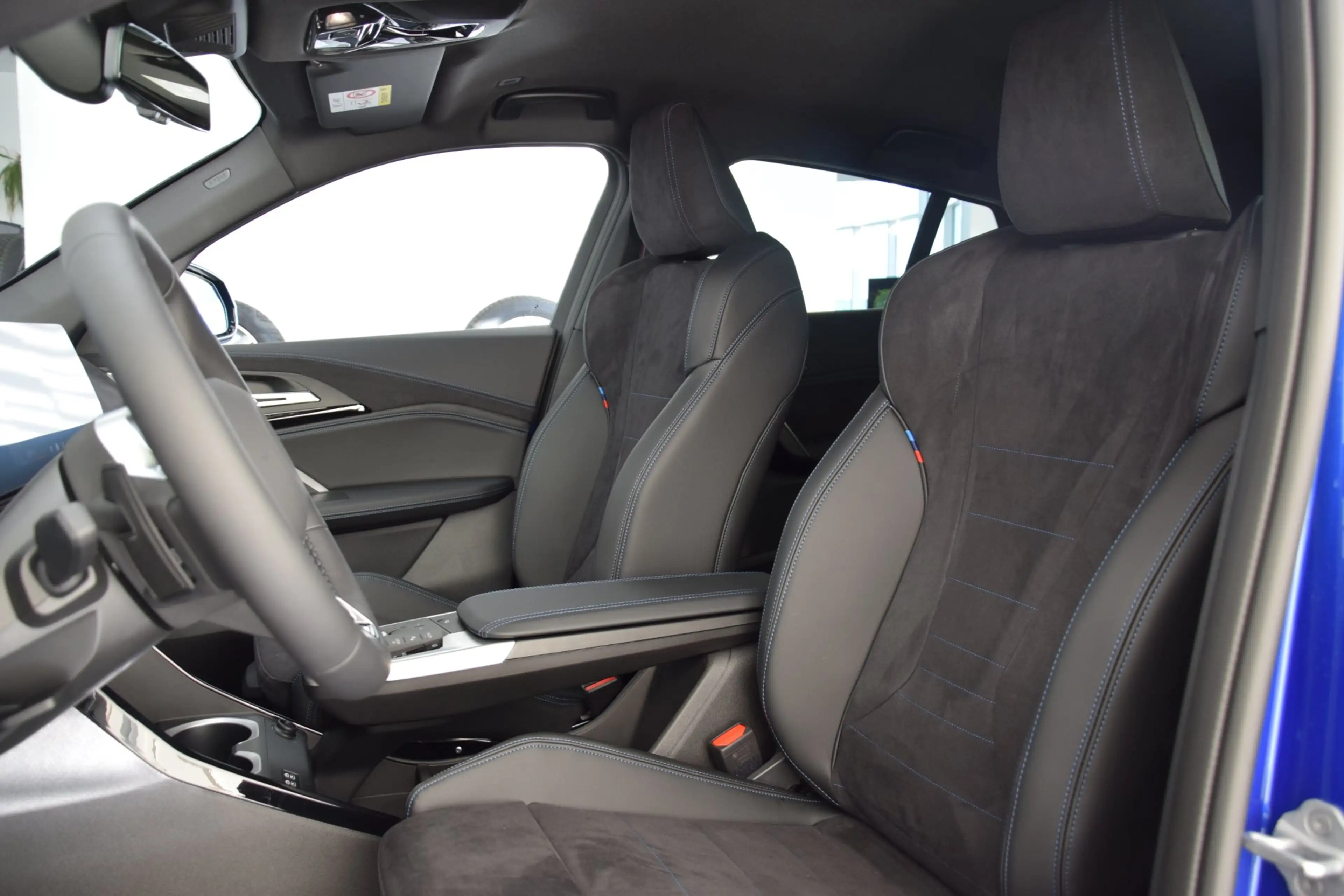 BMW iX2 iX2 eDrive20 — photo 9