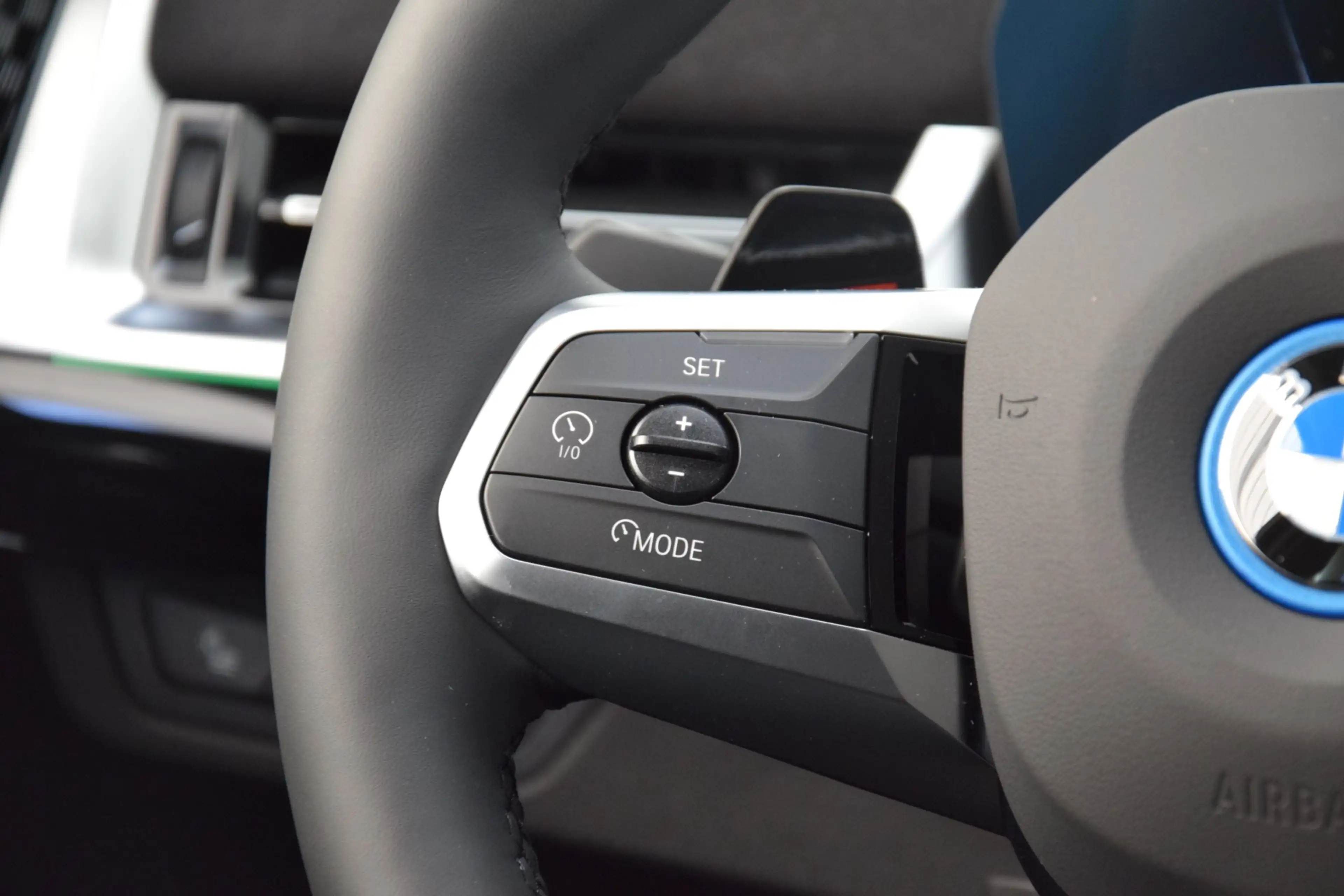 BMW iX2 iX2 eDrive20 — photo 12
