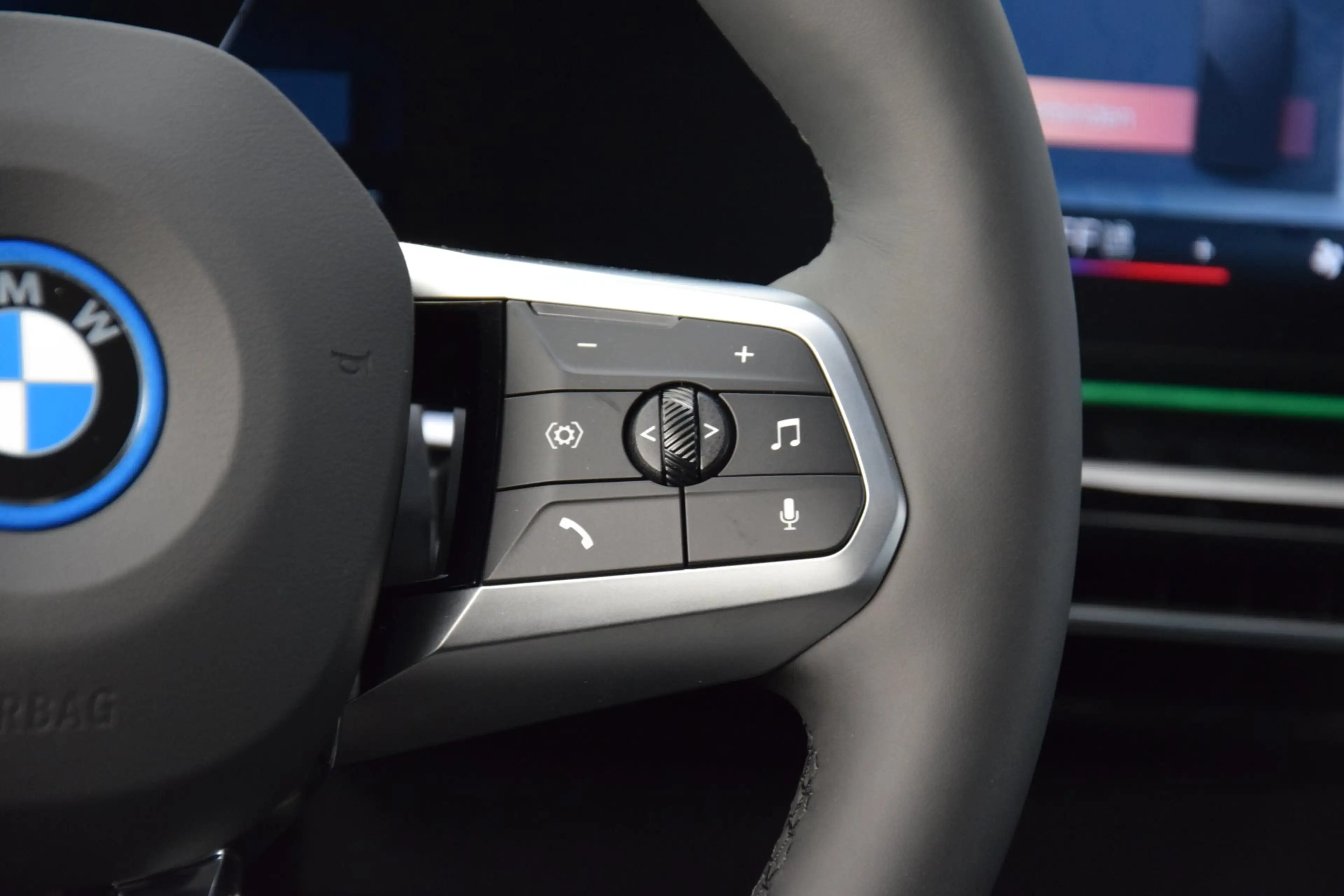 BMW iX2 iX2 eDrive20 — photo 13