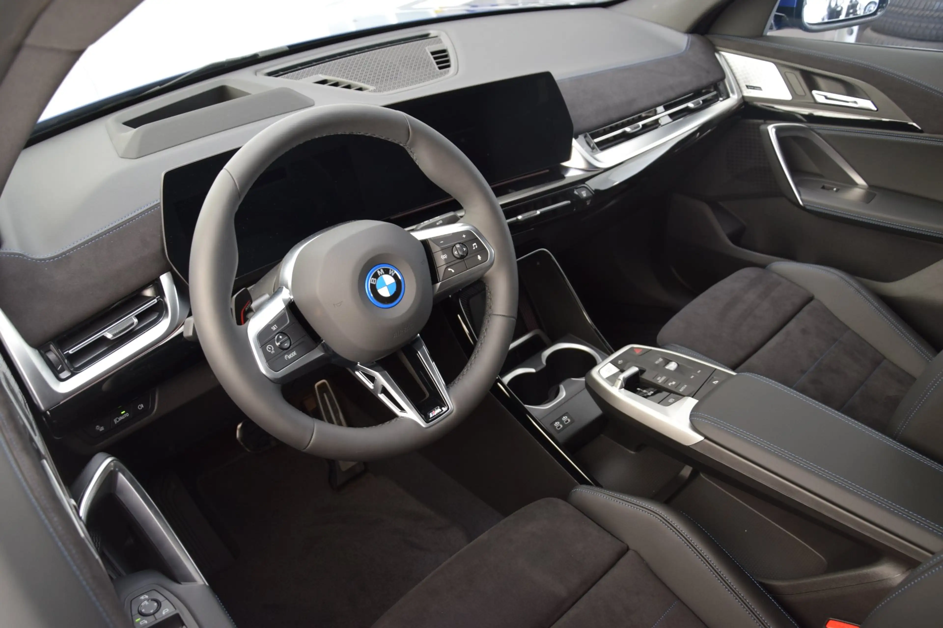 BMW iX2 iX2 eDrive20 — photo 8