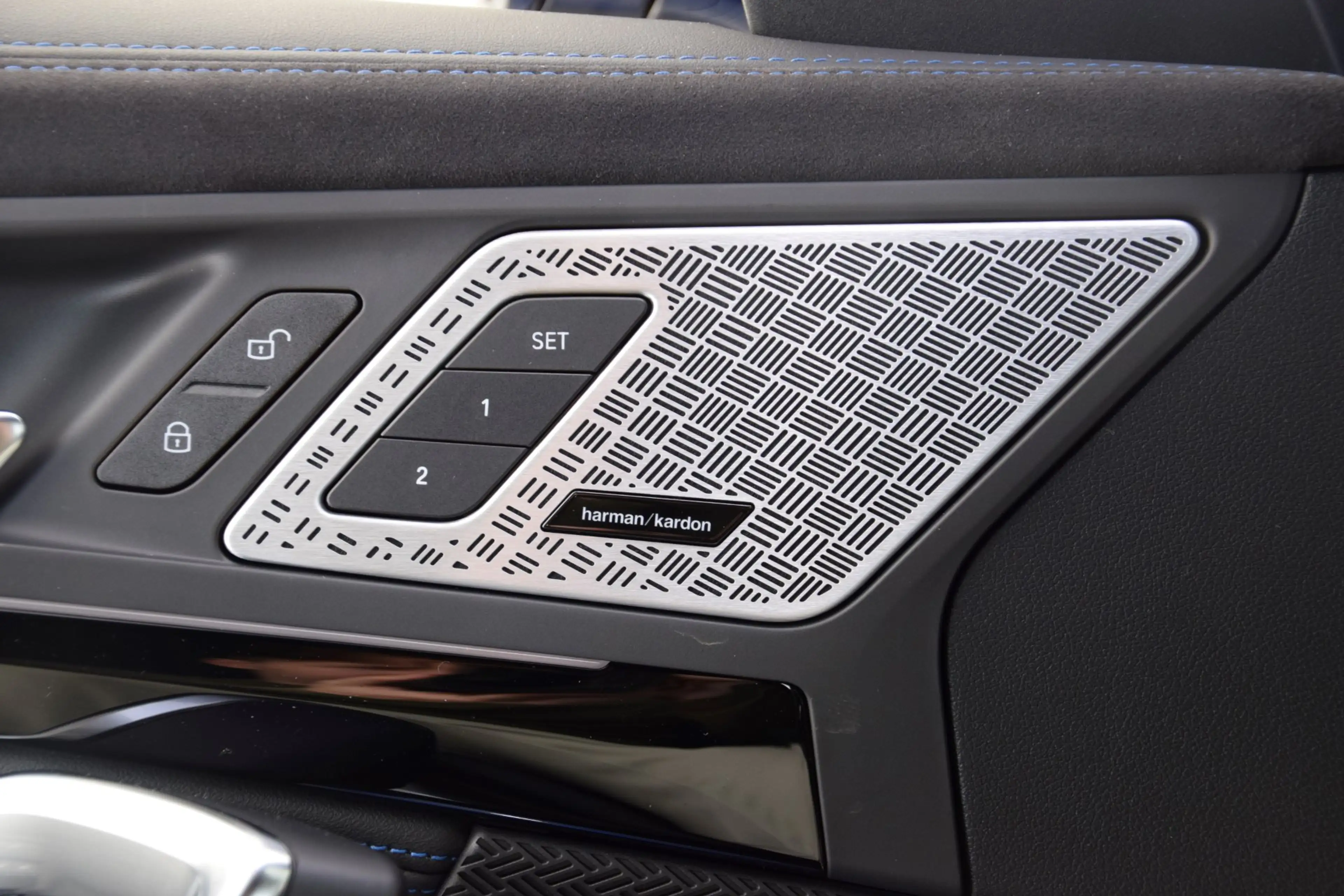 BMW iX2 iX2 eDrive20 — photo 14