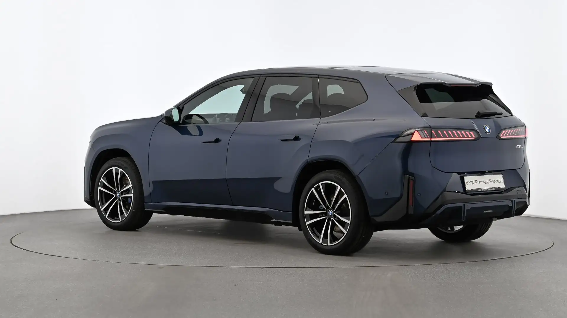BMW iX3 50 xDrive Blau - 2