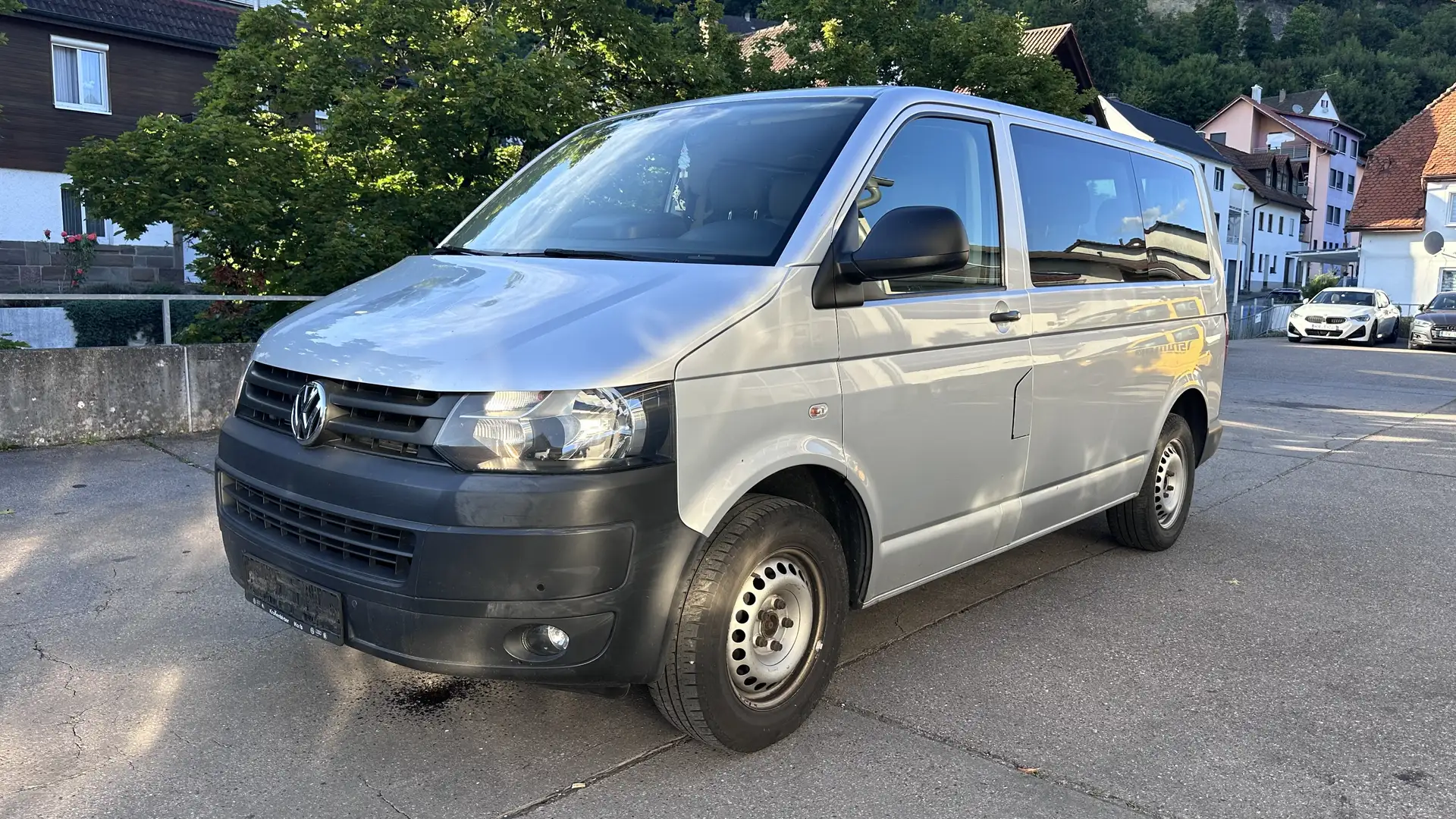 Volkswagen T5 Multivan Caravelle Trendline lang Grau - 1