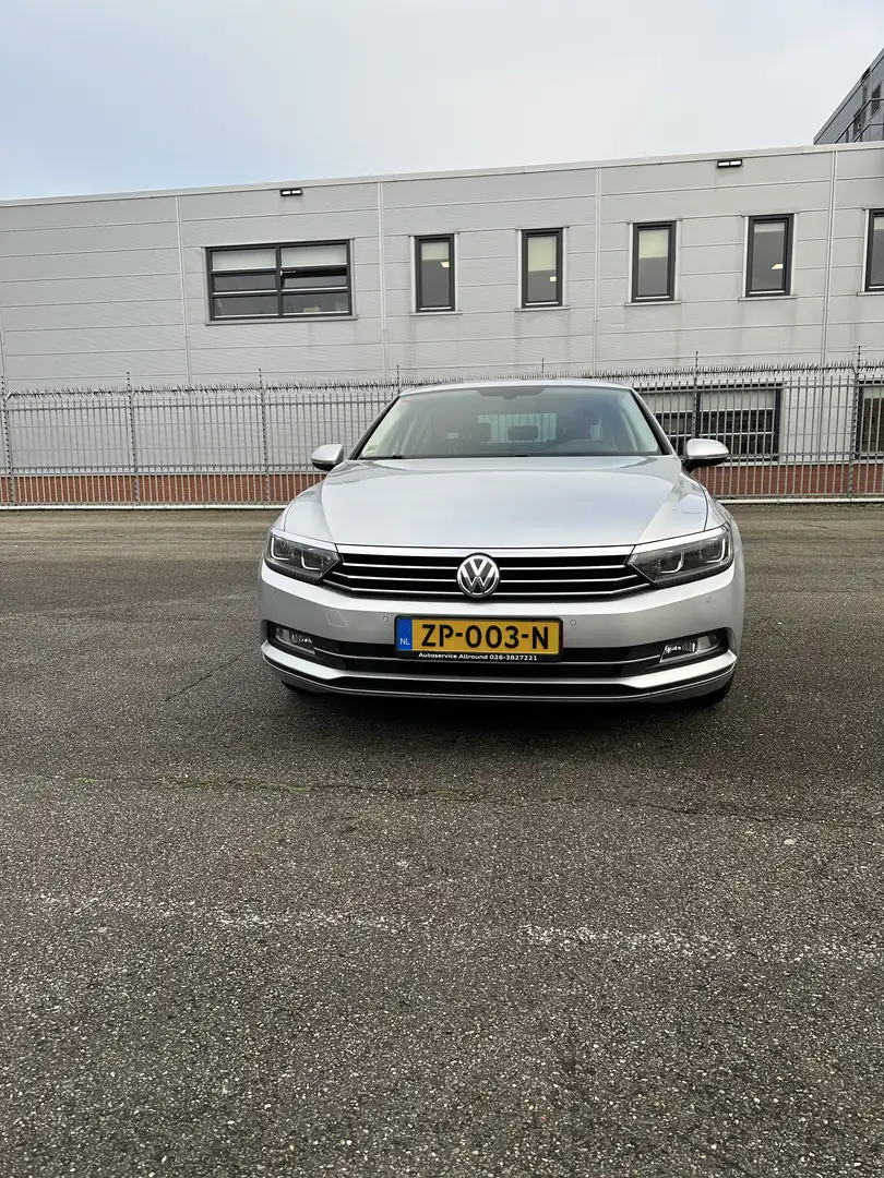 Volkswagen Passat 1.4 TSI ACT Bns Ed R Grijs - 1