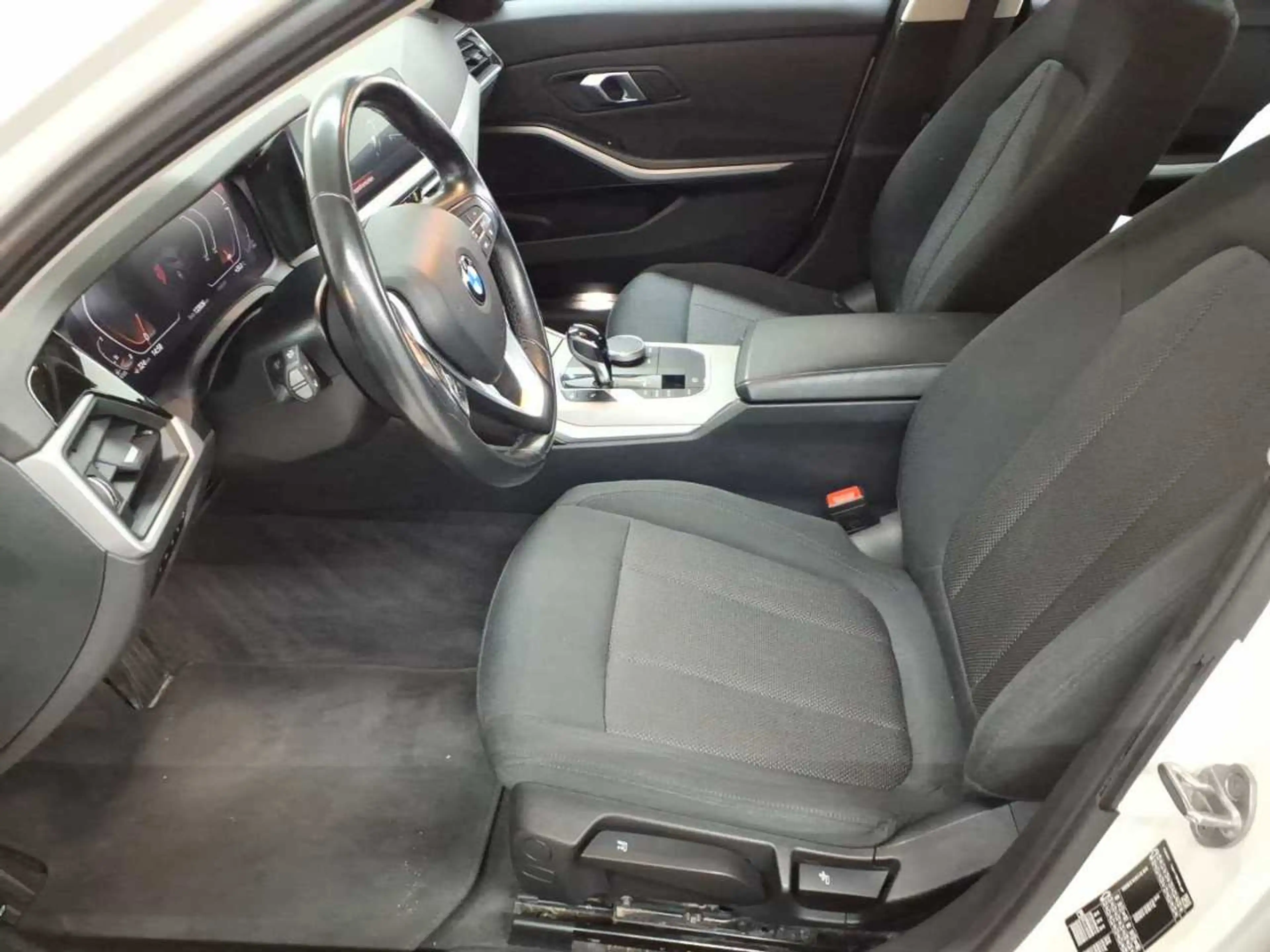 BMW 316 316d Touring Aut. — photo 7