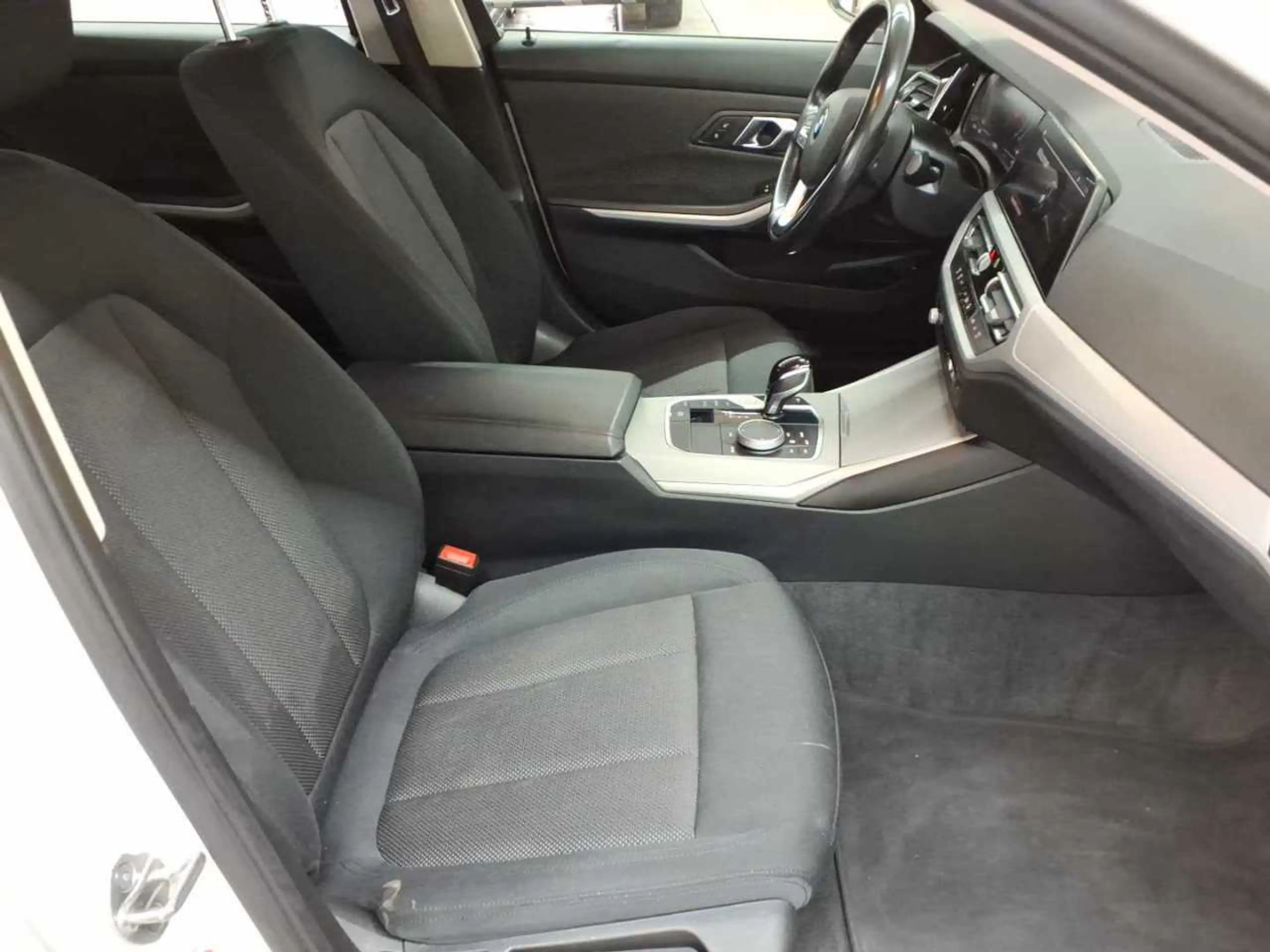 BMW 316 316d Touring Aut. — photo 8