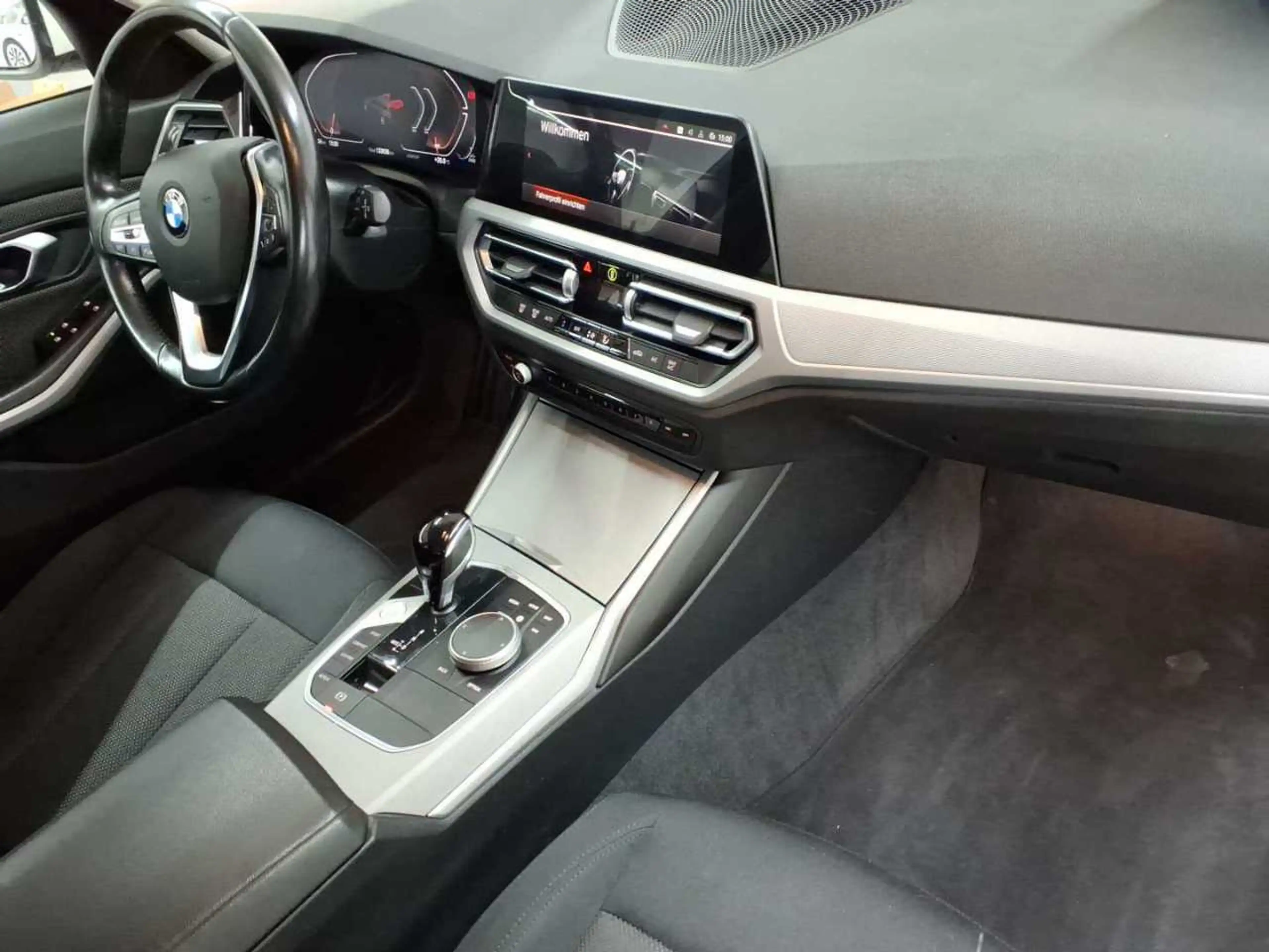 BMW 316 316d Touring Aut. — photo 9