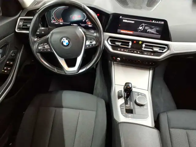 BMW 3 Series view 10