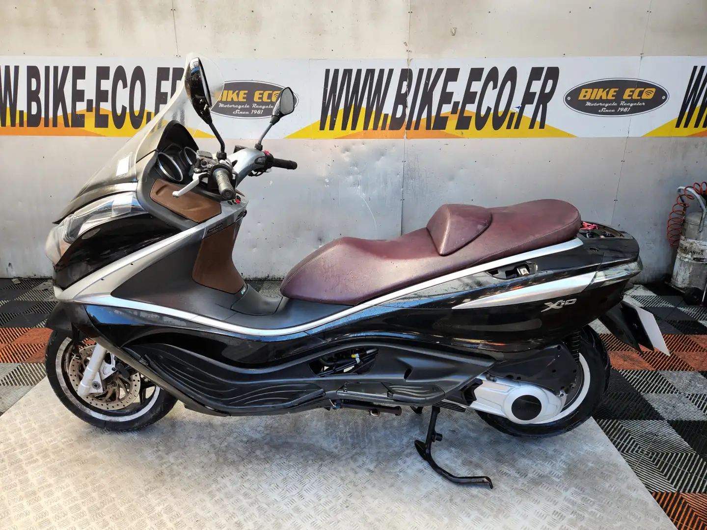 Piaggio X 10 Zwart - 2