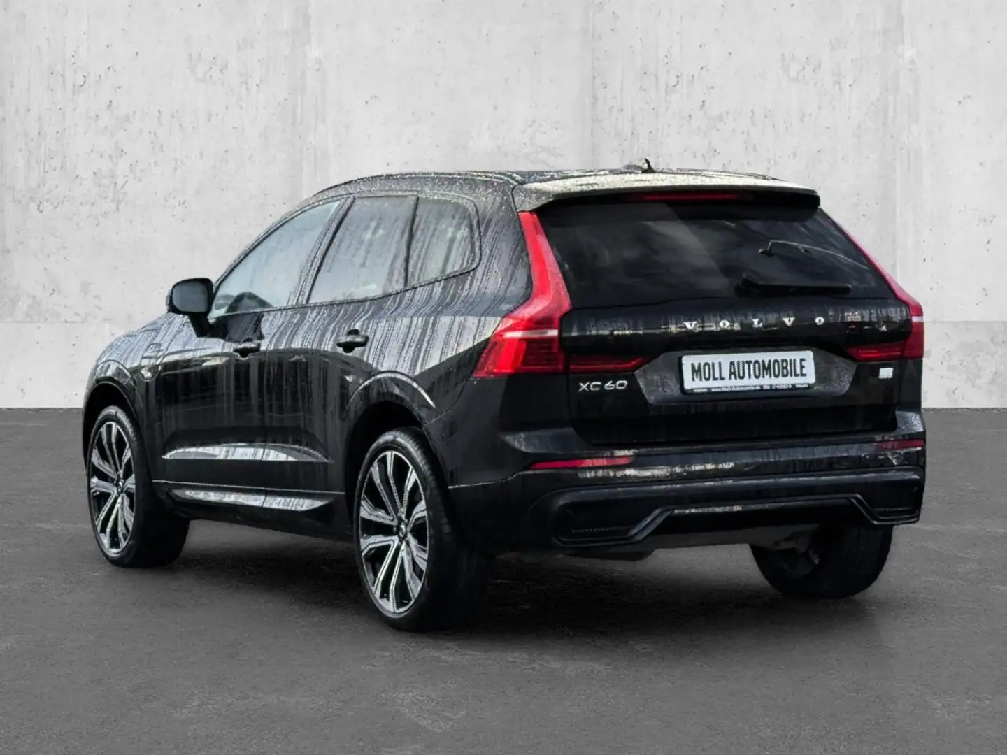 Volvo XC60 R Design Recharge Plug-In Hybrid AWD StandHZG AHK Schwarz - 2