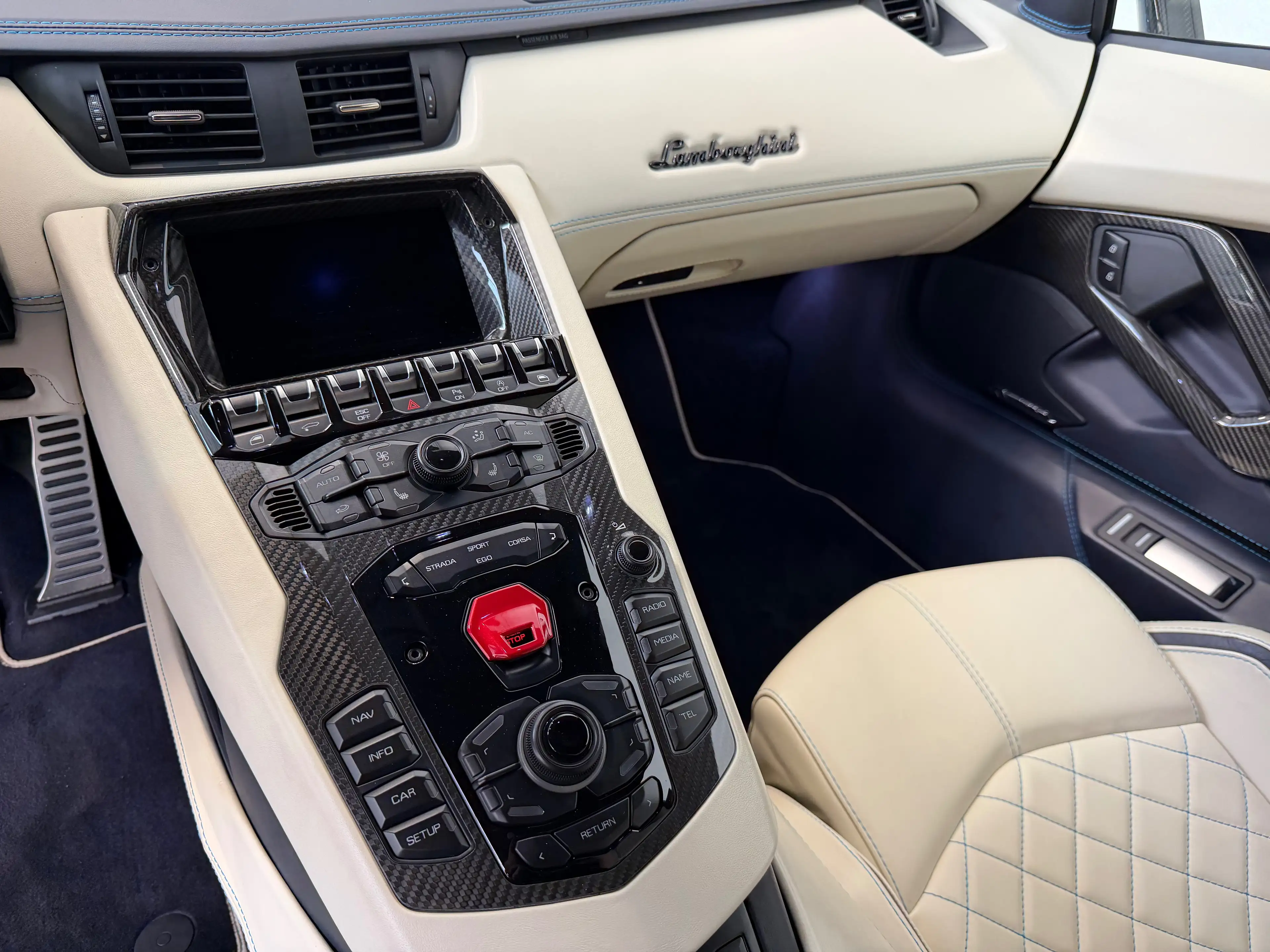 Lamborghini Aventador Aventador S Roadster 6.5i V12 LP740-4 — photo 12