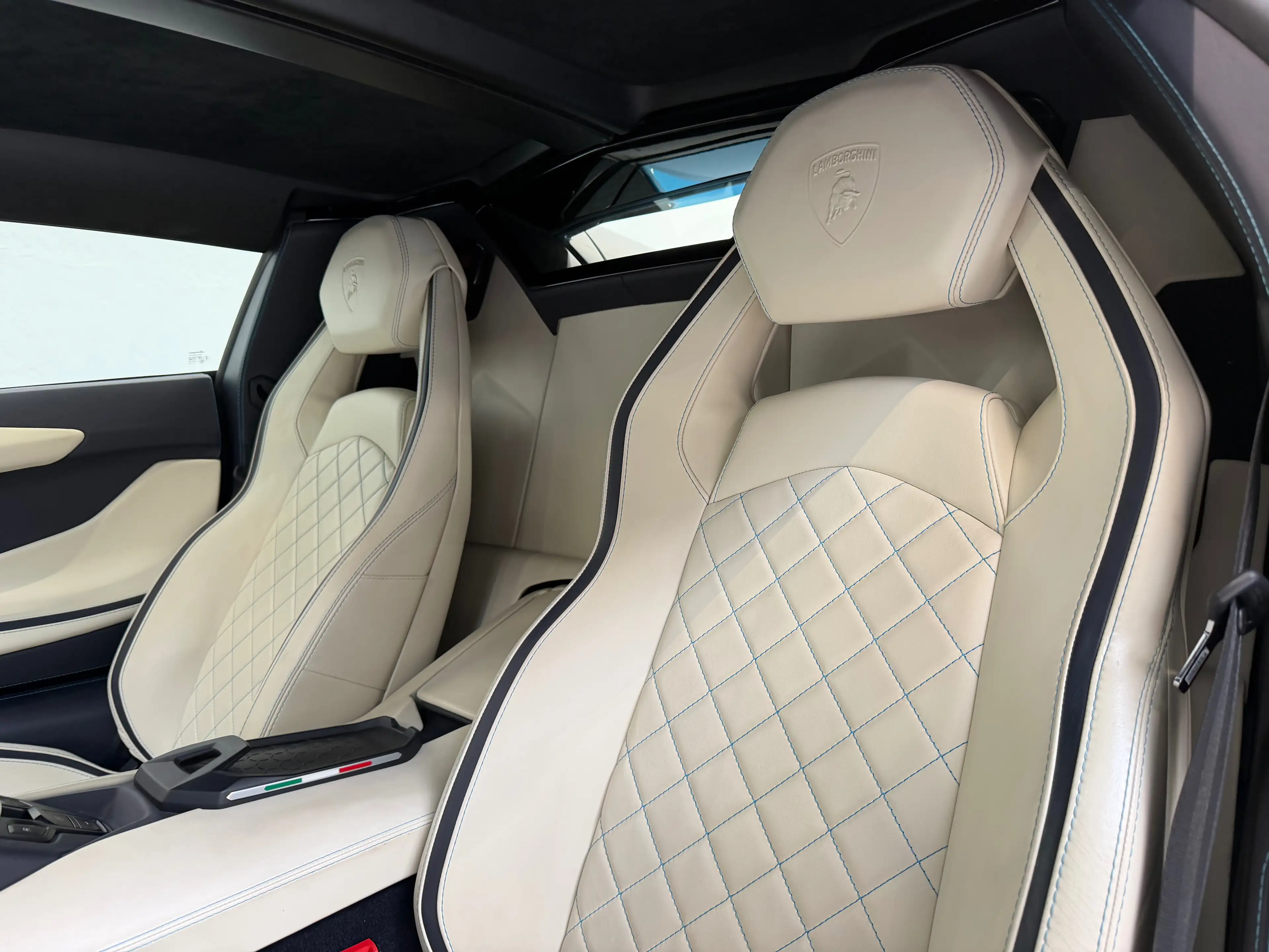 Lamborghini Aventador Aventador S Roadster 6.5i V12 LP740-4 — photo 9