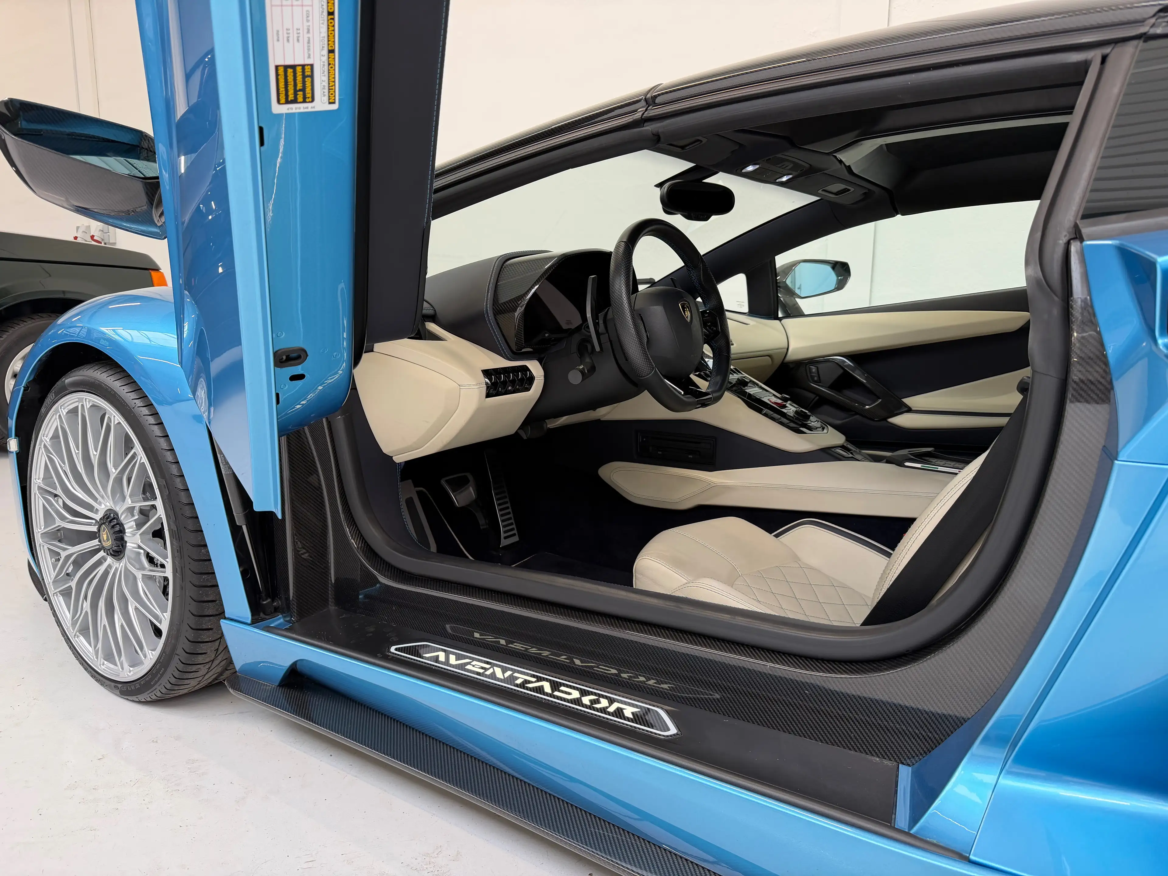 Lamborghini Aventador Aventador S Roadster 6.5i V12 LP740-4 — photo 7
