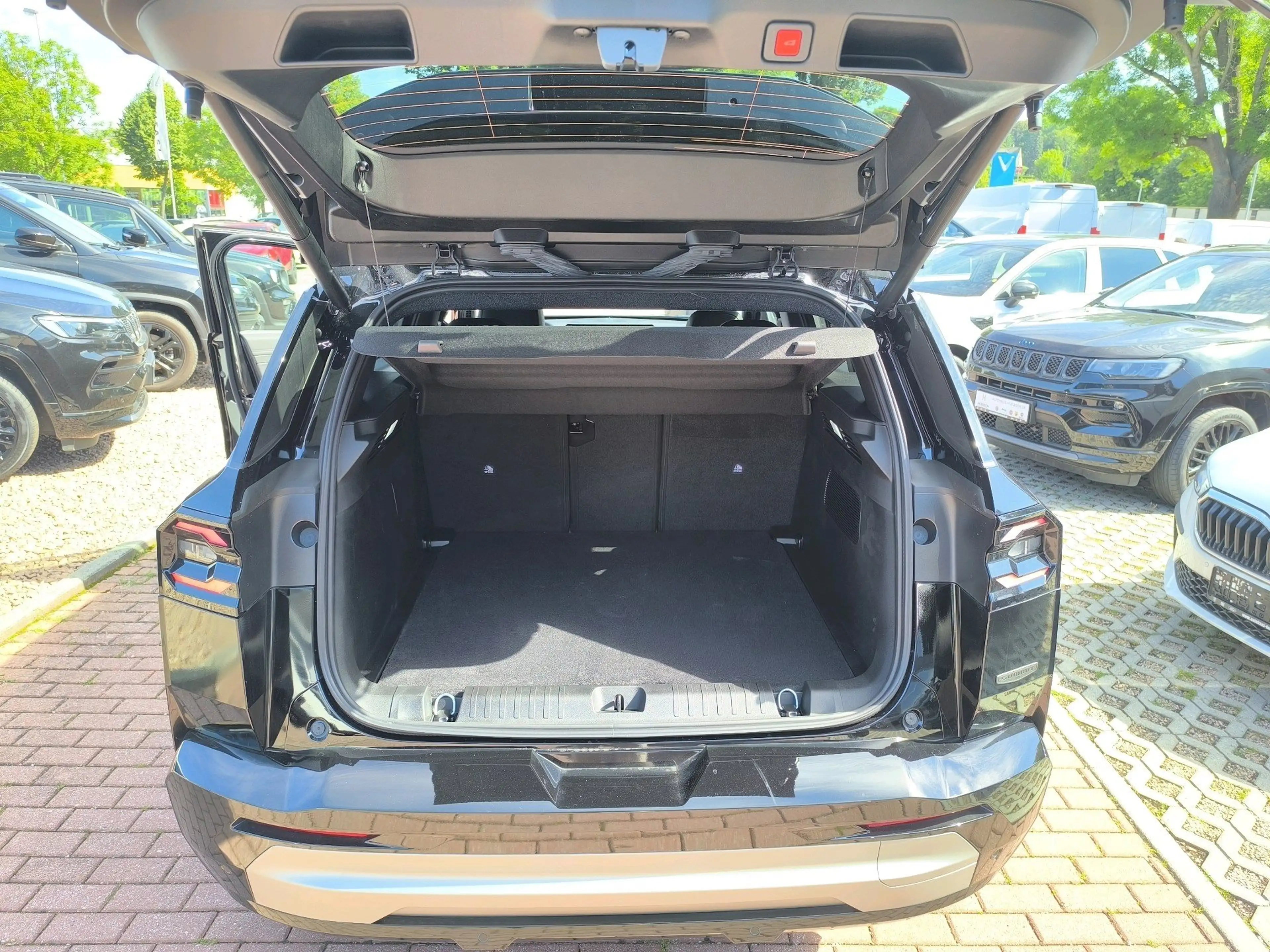 Jeep Compass E-Hybrid 1.2 eDCT 107 kW First Edition — photo 8