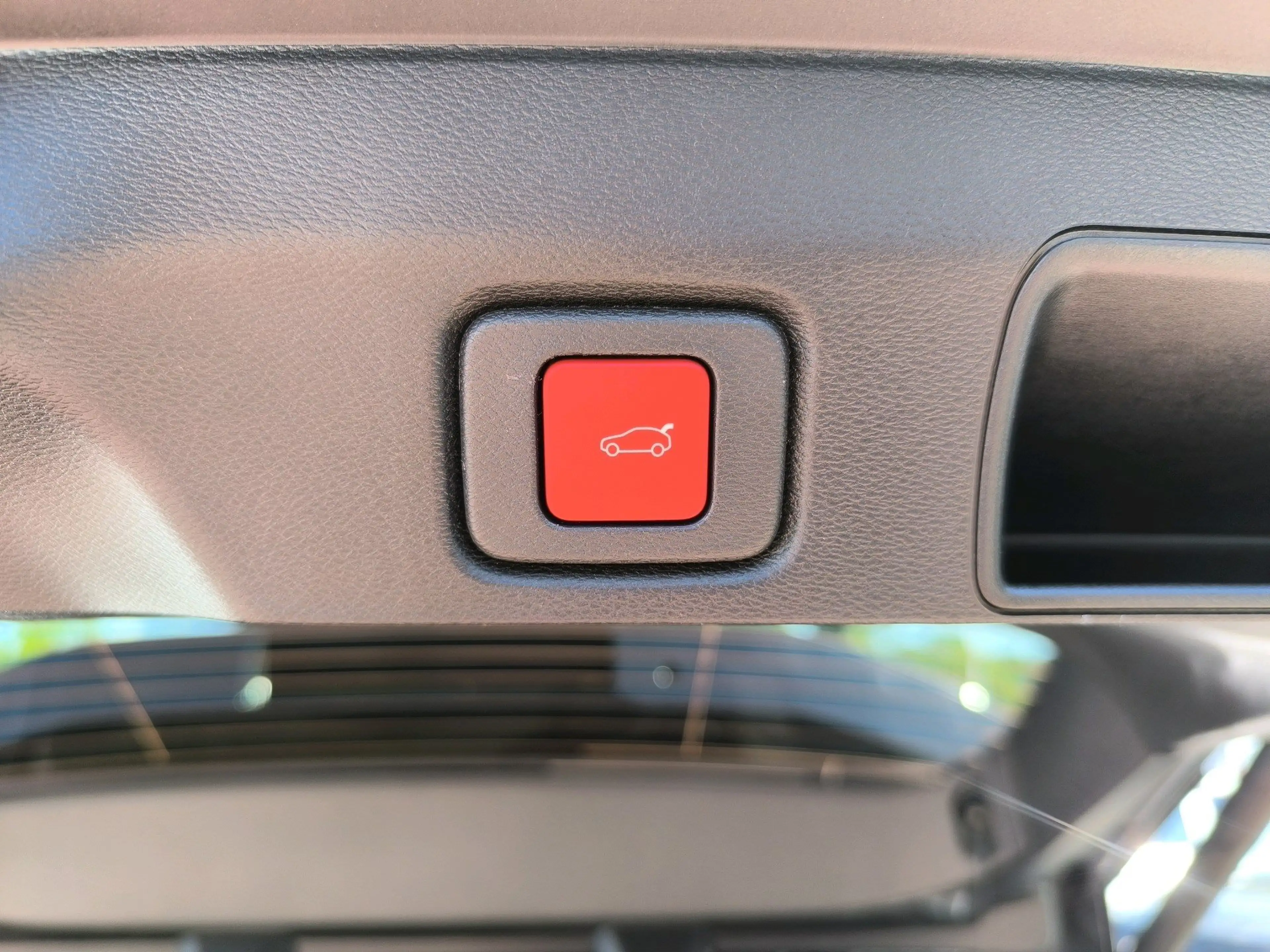 Jeep Compass E-Hybrid 1.2 eDCT 107 kW First Edition — photo 9