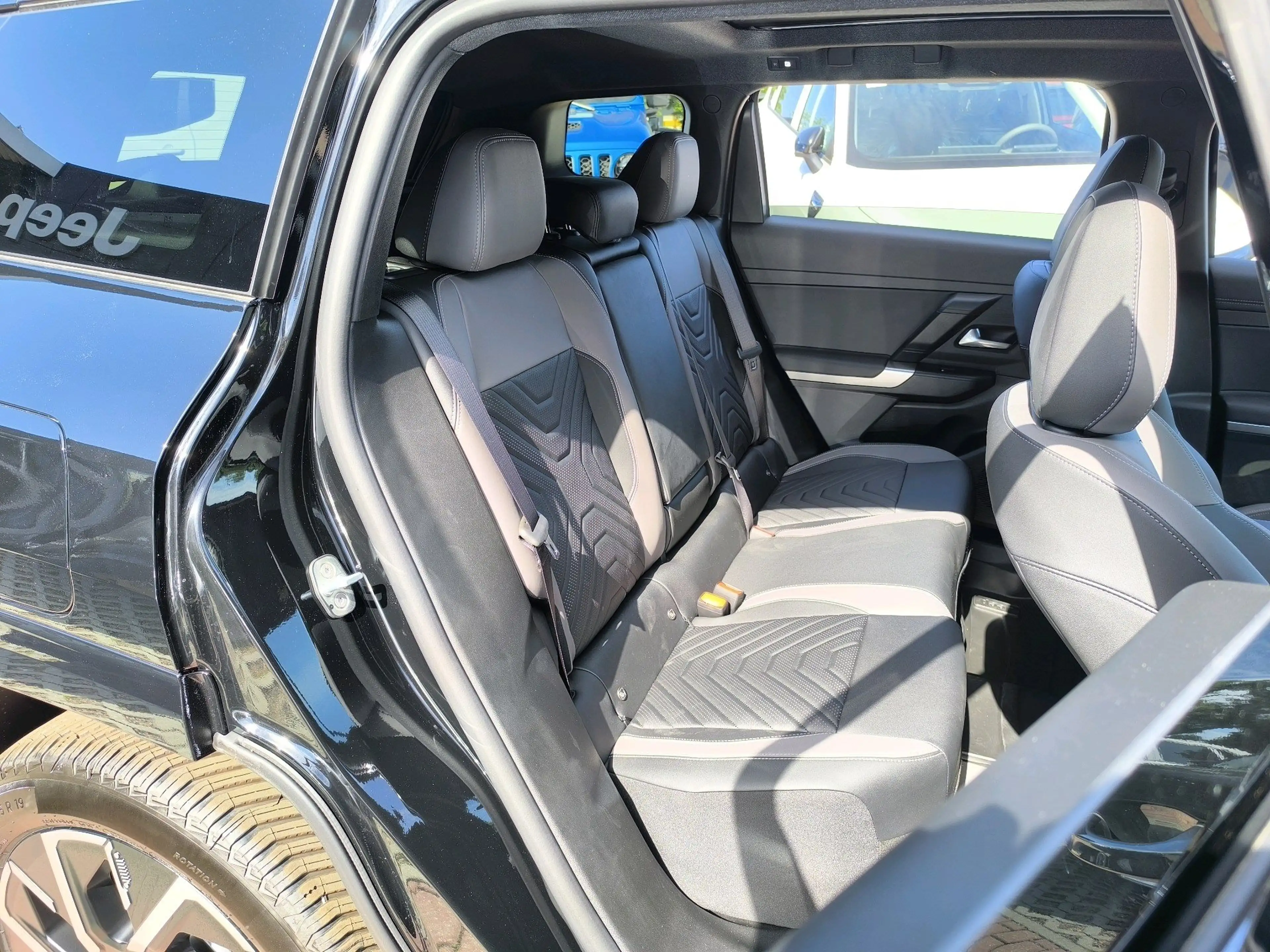 Jeep Compass E-Hybrid 1.2 eDCT 107 kW First Edition — photo 12