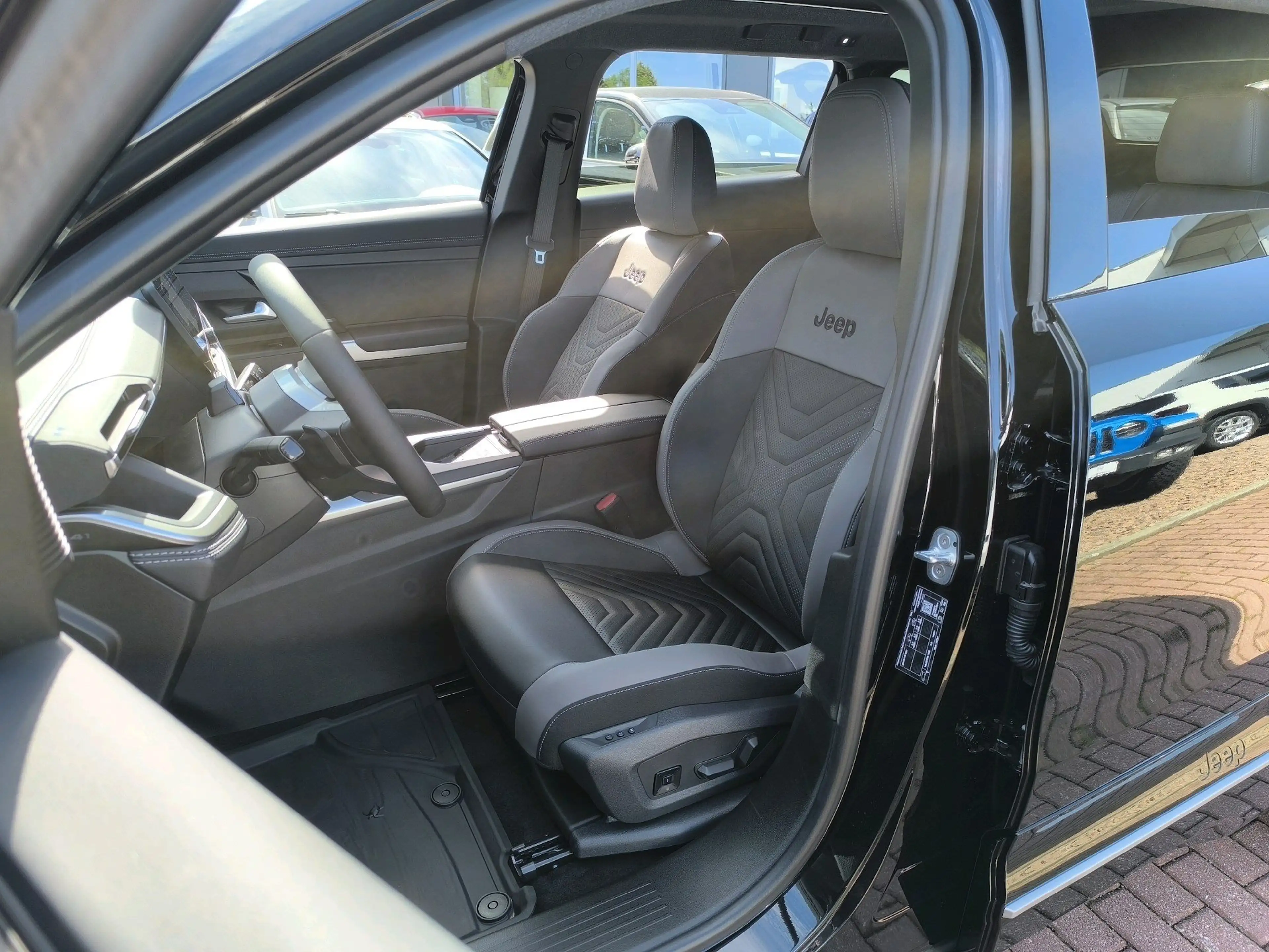 Jeep Compass E-Hybrid 1.2 eDCT 107 kW First Edition — photo 10