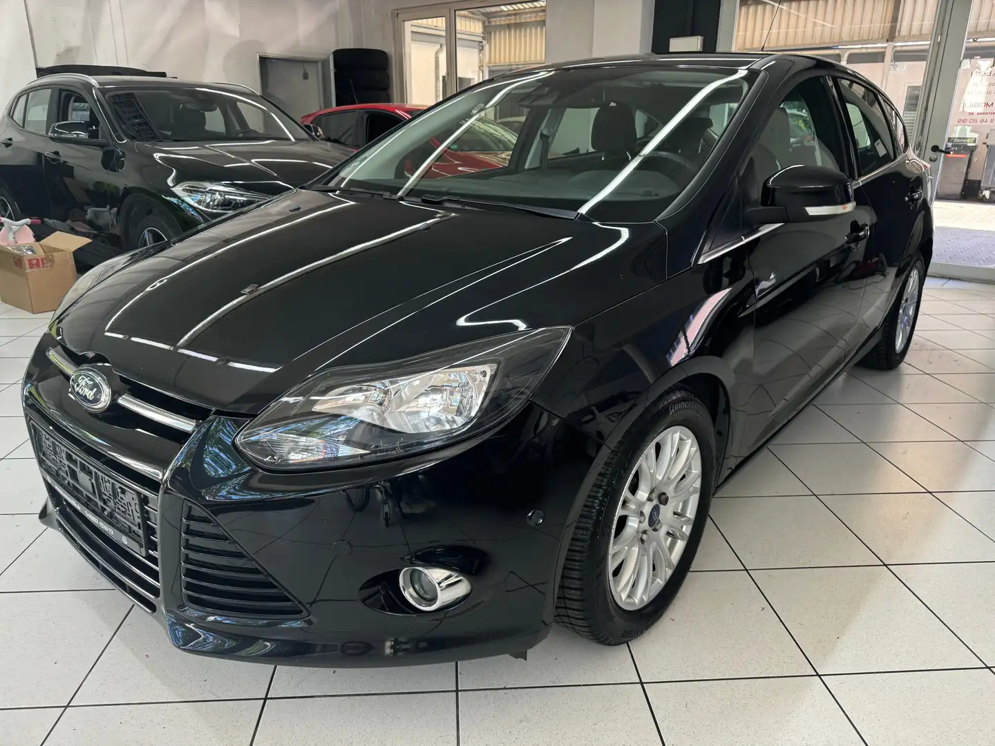 Ford Focus 1.6 Benzin (150ps) Titanium PDC TüV 12-26 Schwarz - 1