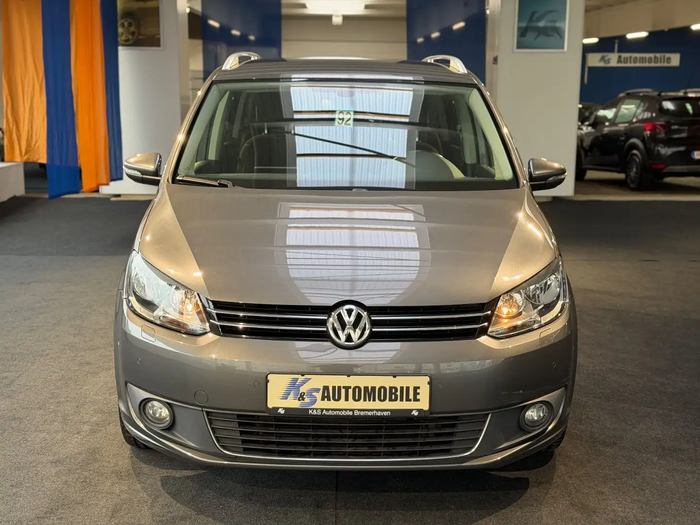 Volkswagen Touran Cup 1.6 TDI*PDC*SITZH*AHK*TEMPO Grau - 2
