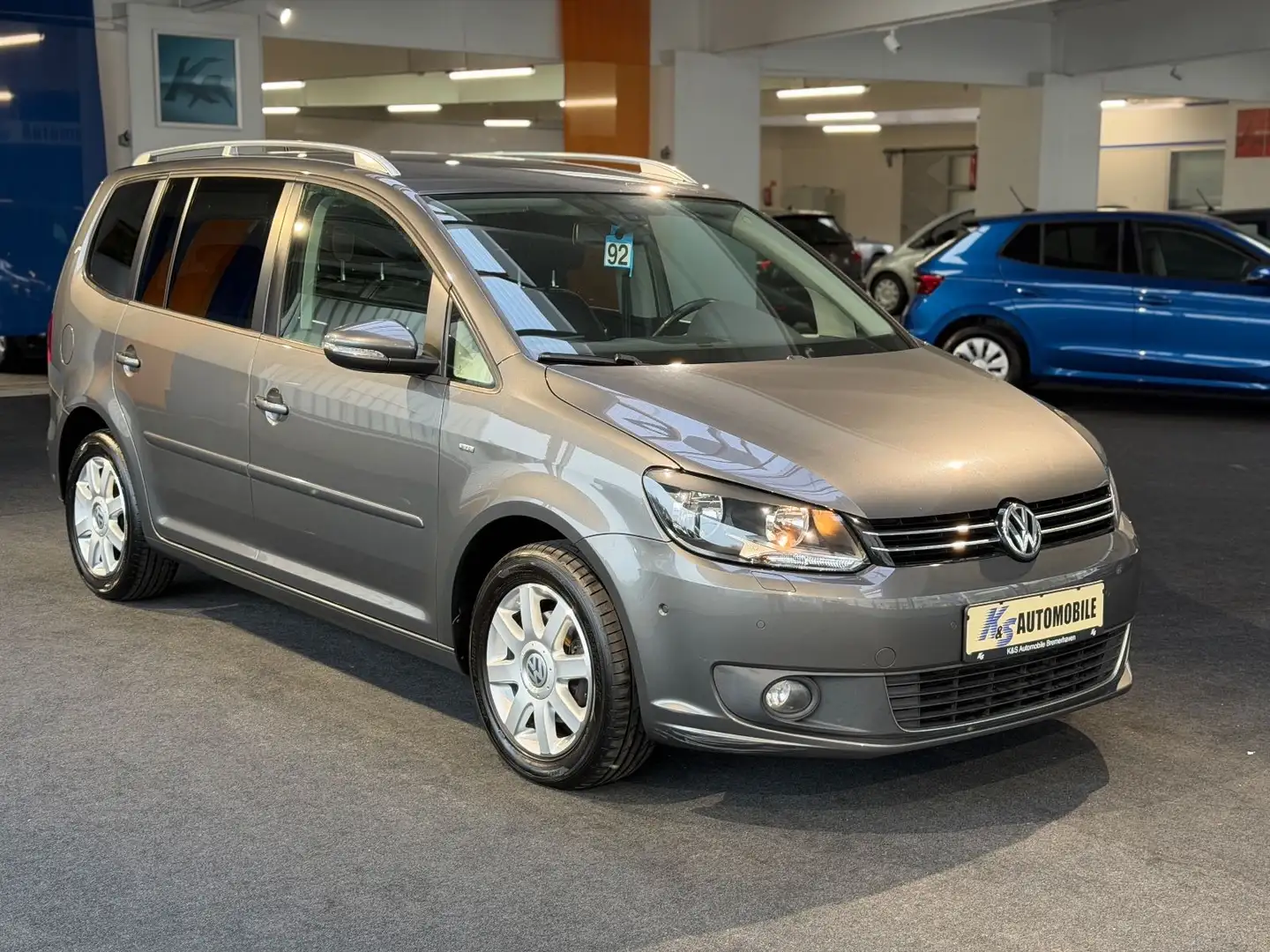 Volkswagen Touran Cup 1.6 TDI*PDC*SITZH*AHK*TEMPO Grau - 1