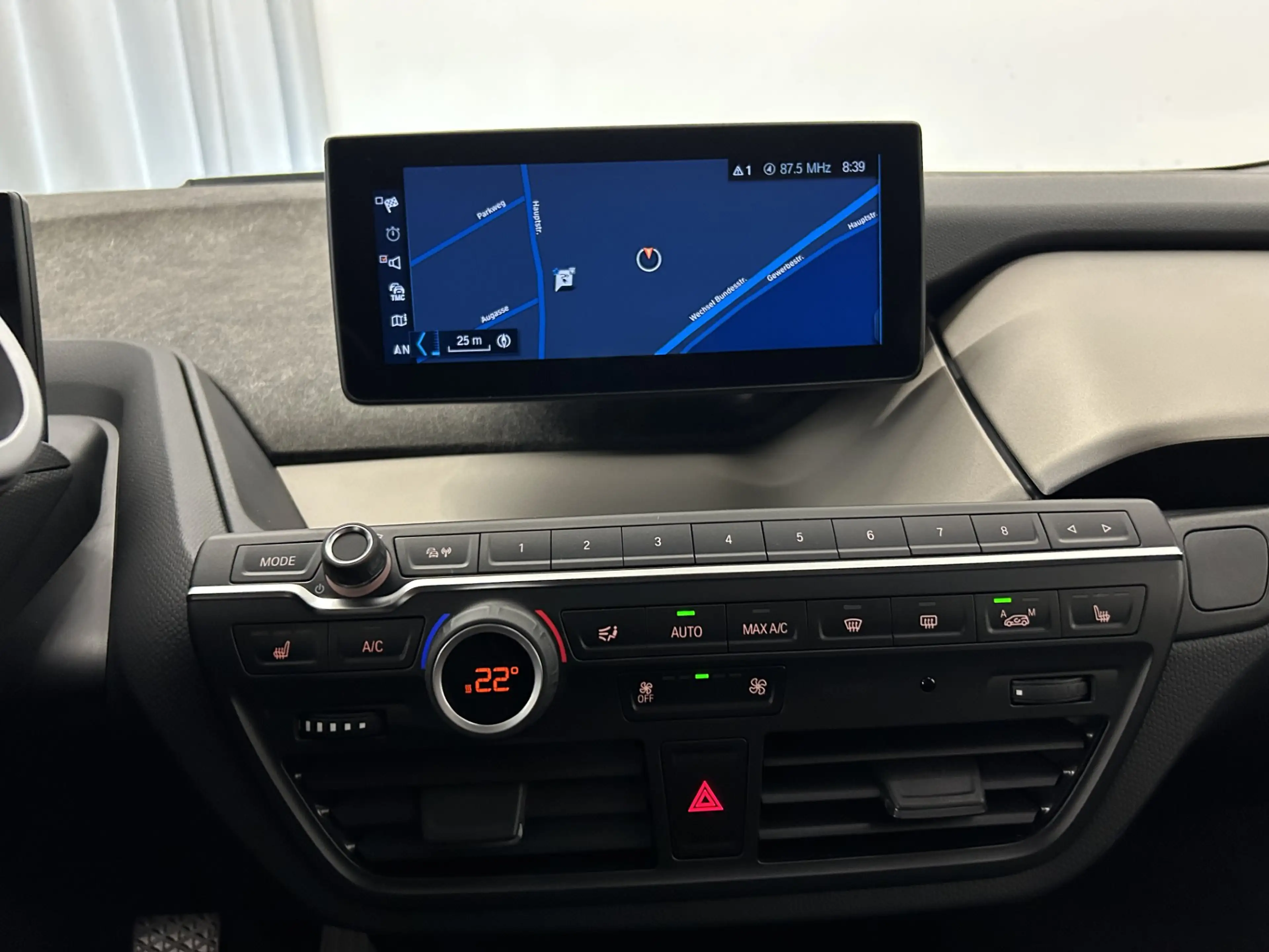 BMW i3 *Komfort Paket / Navi PRO* — photo 11