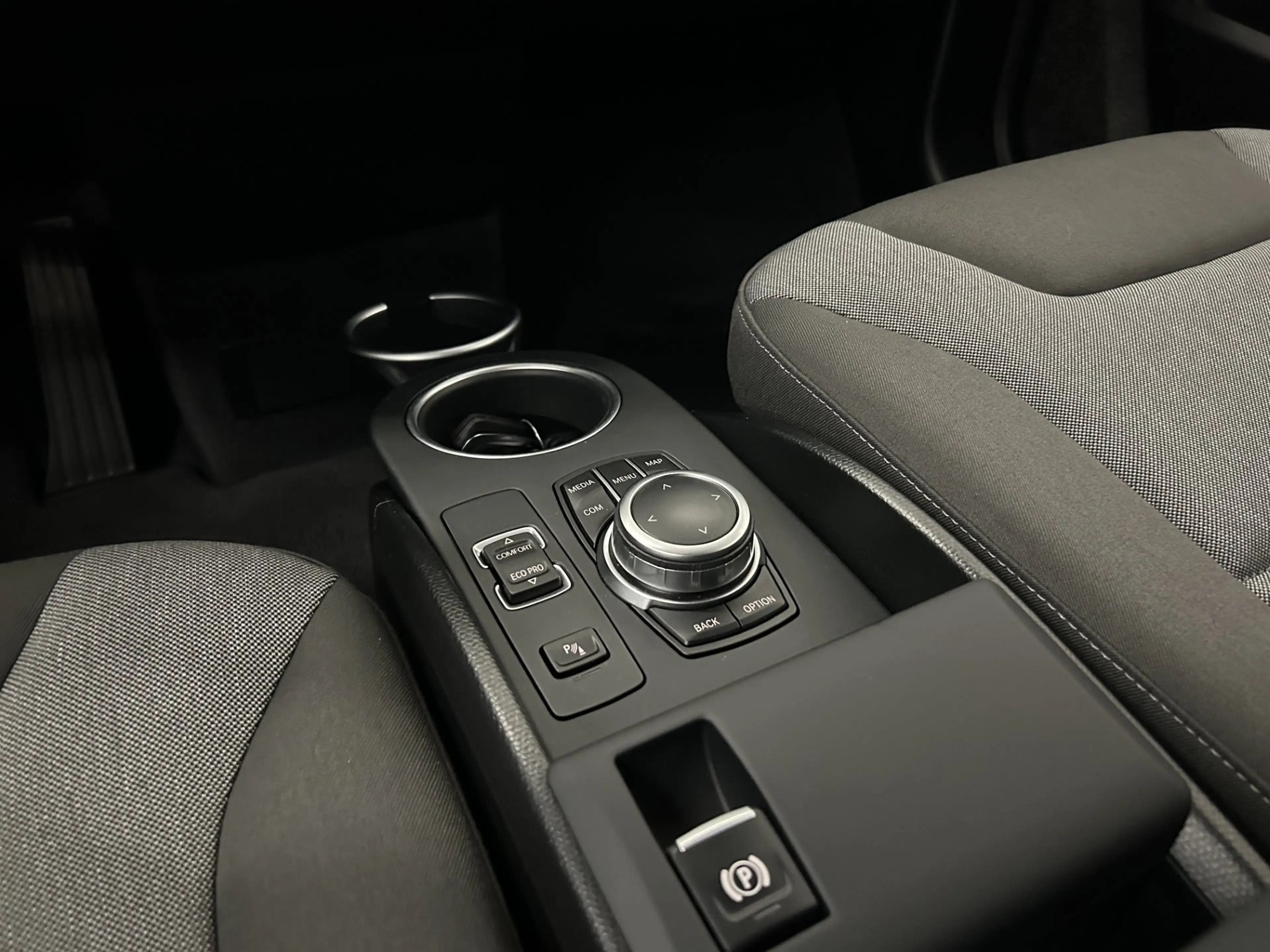 BMW i3 *Komfort Paket / Navi PRO* — photo 12