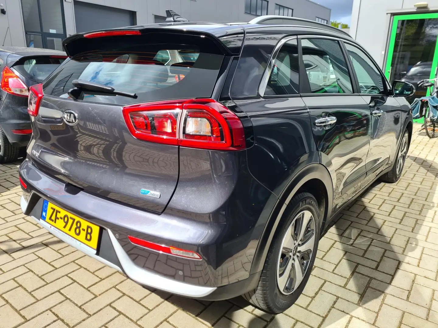 Kia Niro 1.6 GDi Hybrid DynamicLine Gris - 2