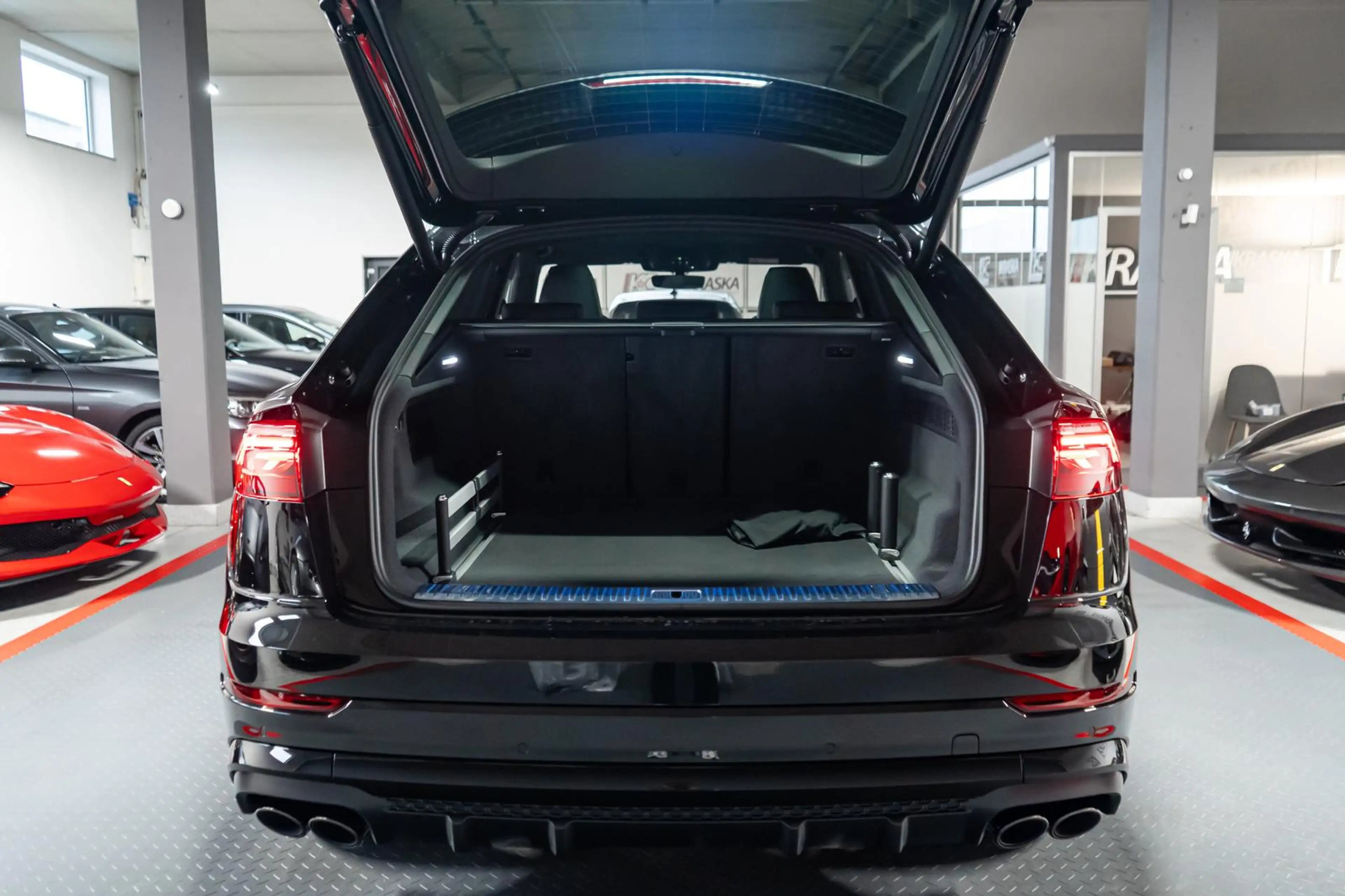 Audi SQ8 4.0 TFSI quattro AHK SHZ PANO HUD B&O STHZ — photo 10
