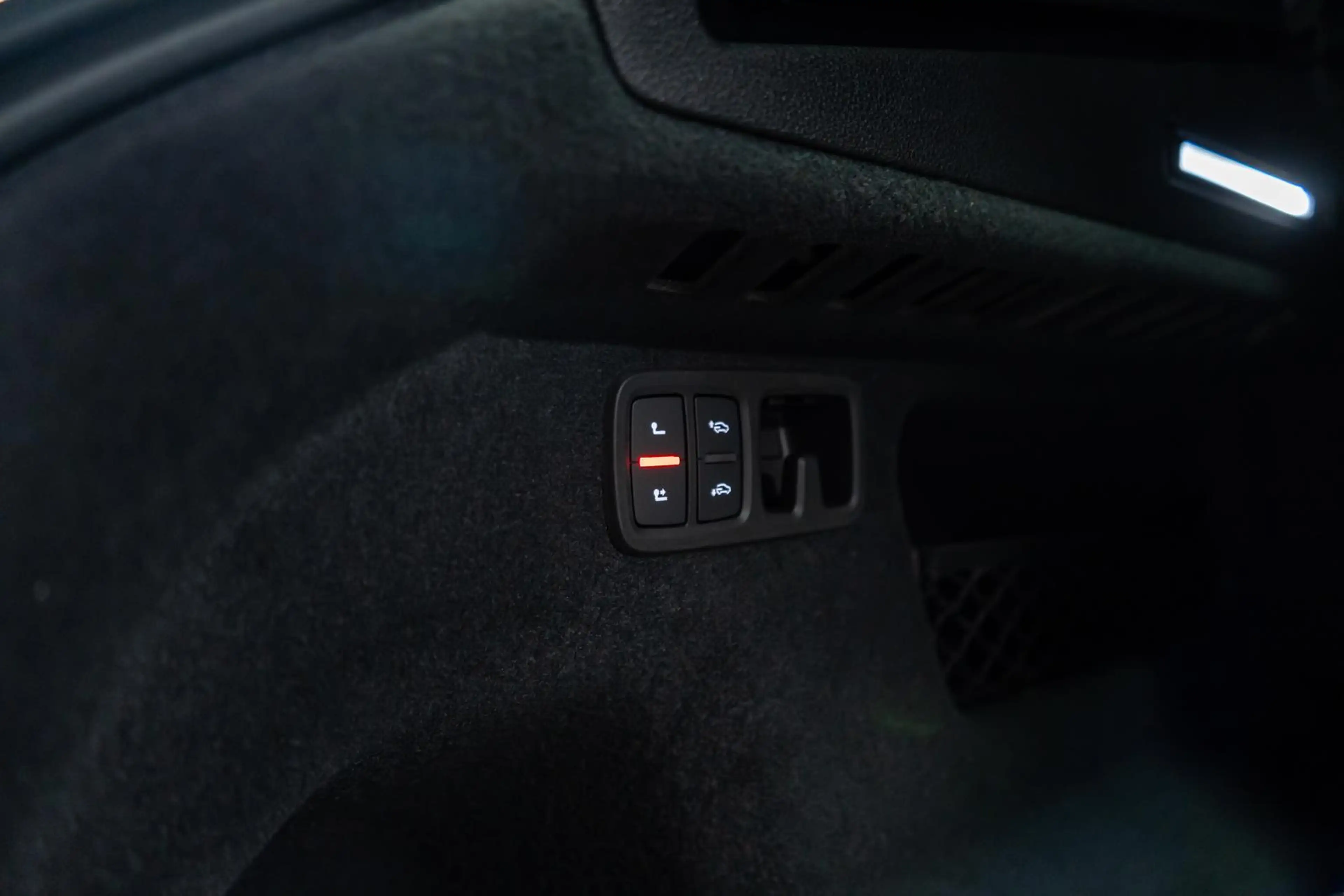Audi SQ8 4.0 TFSI quattro AHK SHZ PANO HUD B&O STHZ — photo 9