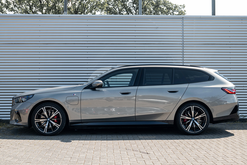 BMW 530 5 Serie Touring 530e M Sport Automaat / Panoramada — photo 2