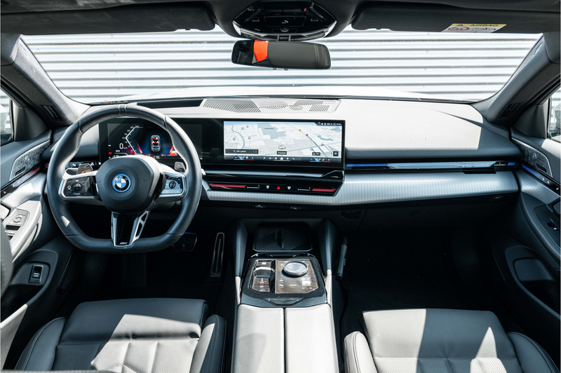 BMW 530 5 Serie Touring 530e M Sport Automaat / Panoramada — photo 4