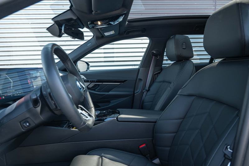 BMW 530 5 Serie Touring 530e M Sport Automaat / Panoramada — photo 3
