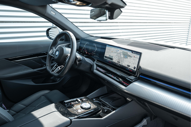 BMW 530 5 Serie Touring 530e M Sport Automaat / Panoramada — photo 14