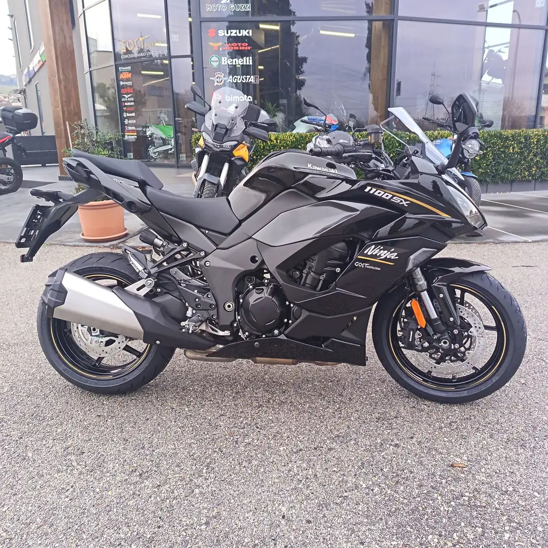 Kawasaki Ninja 1100SX - 2